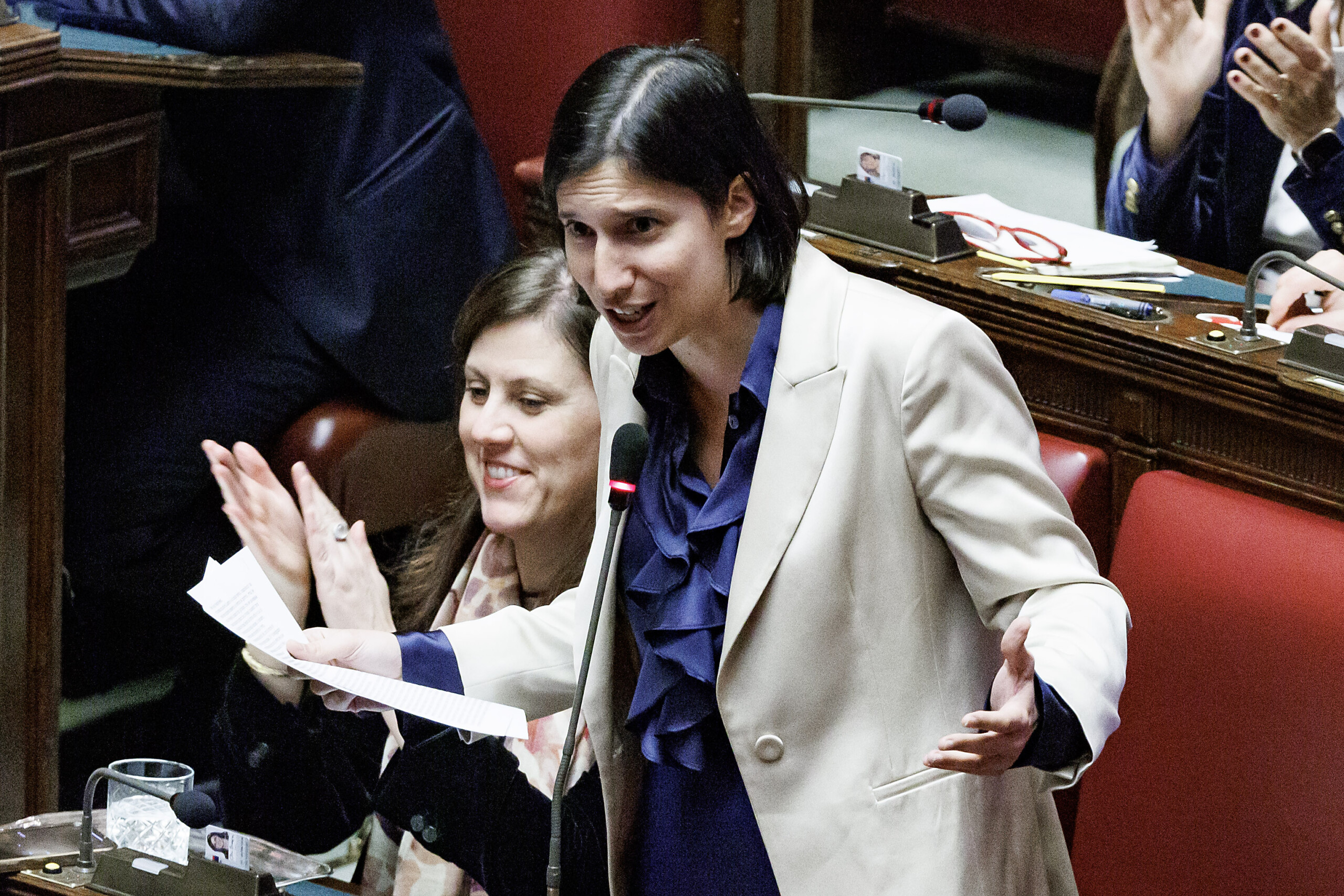 schlein le gouvernement doit sexpliquer devant le parlement sur spacex litalie nest pas a vendre scaled