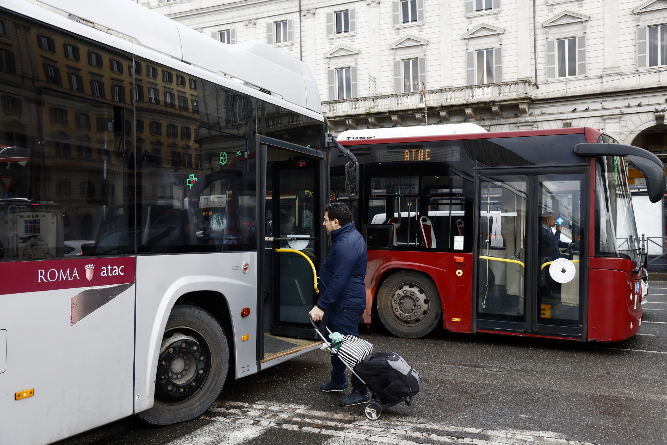 greve les transports publics les trains et les avions sont menaces aujourdhui scaled