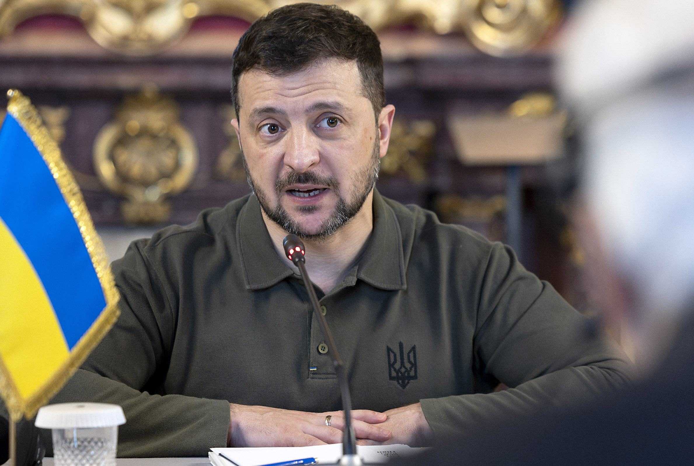 ukraine zelensky deux soldats nord coreens captures dans le koursk