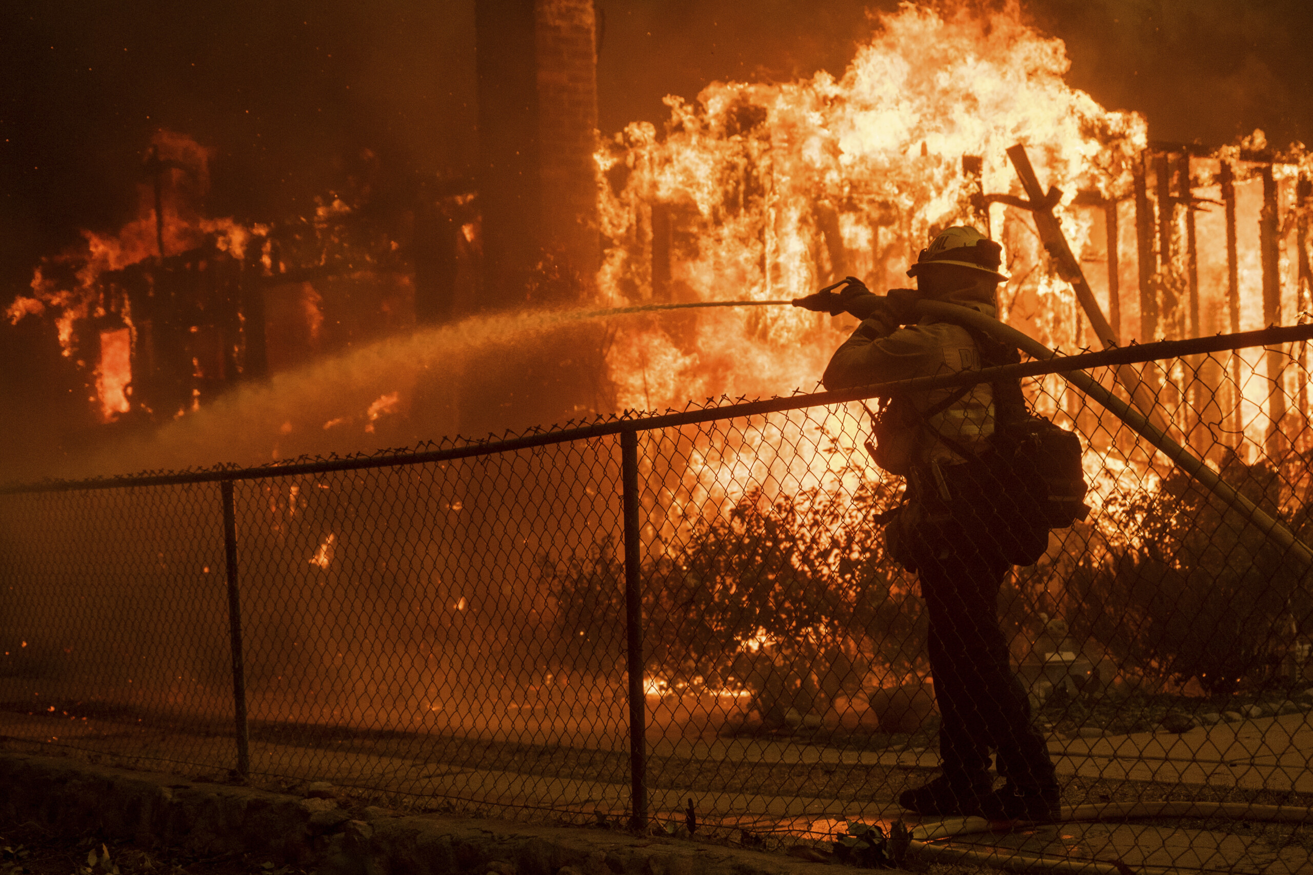 incendies a la 25 morts confirmes lurgence se poursuit en raison des vents violents prevus scaled