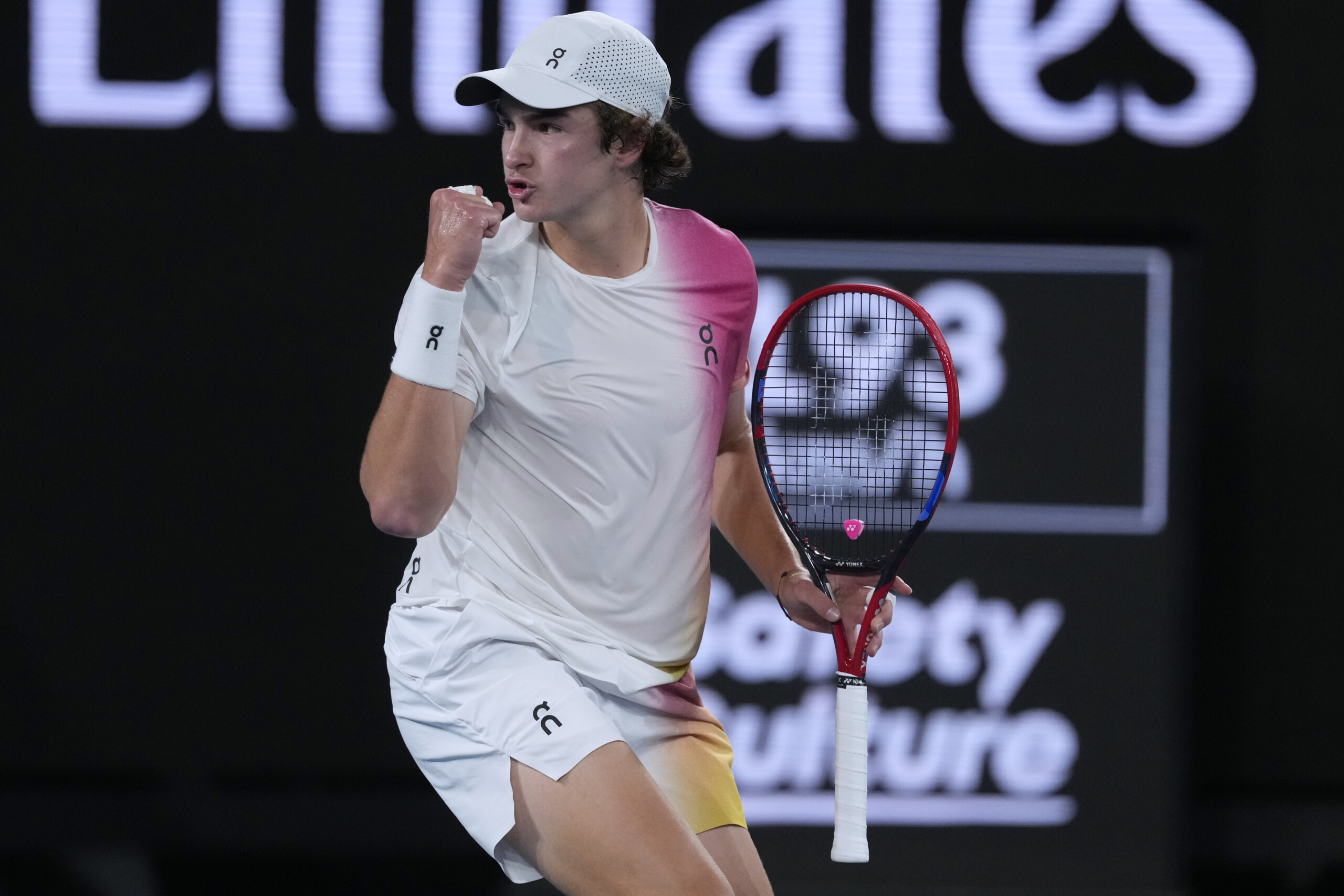 open daustralie le jeune fonseca 18 ans elimine rublev et affrontera sonego au deuxieme tour scaled