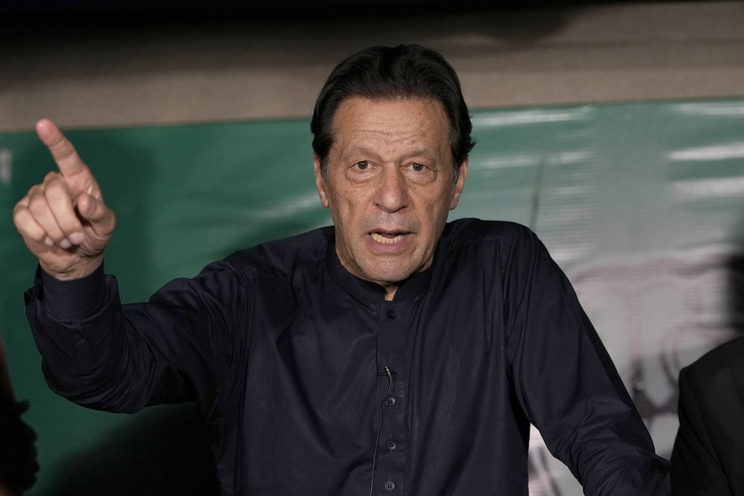 pakistan lancien premier ministre imran khan condamne a 14 ans de prison pour corruption scaled