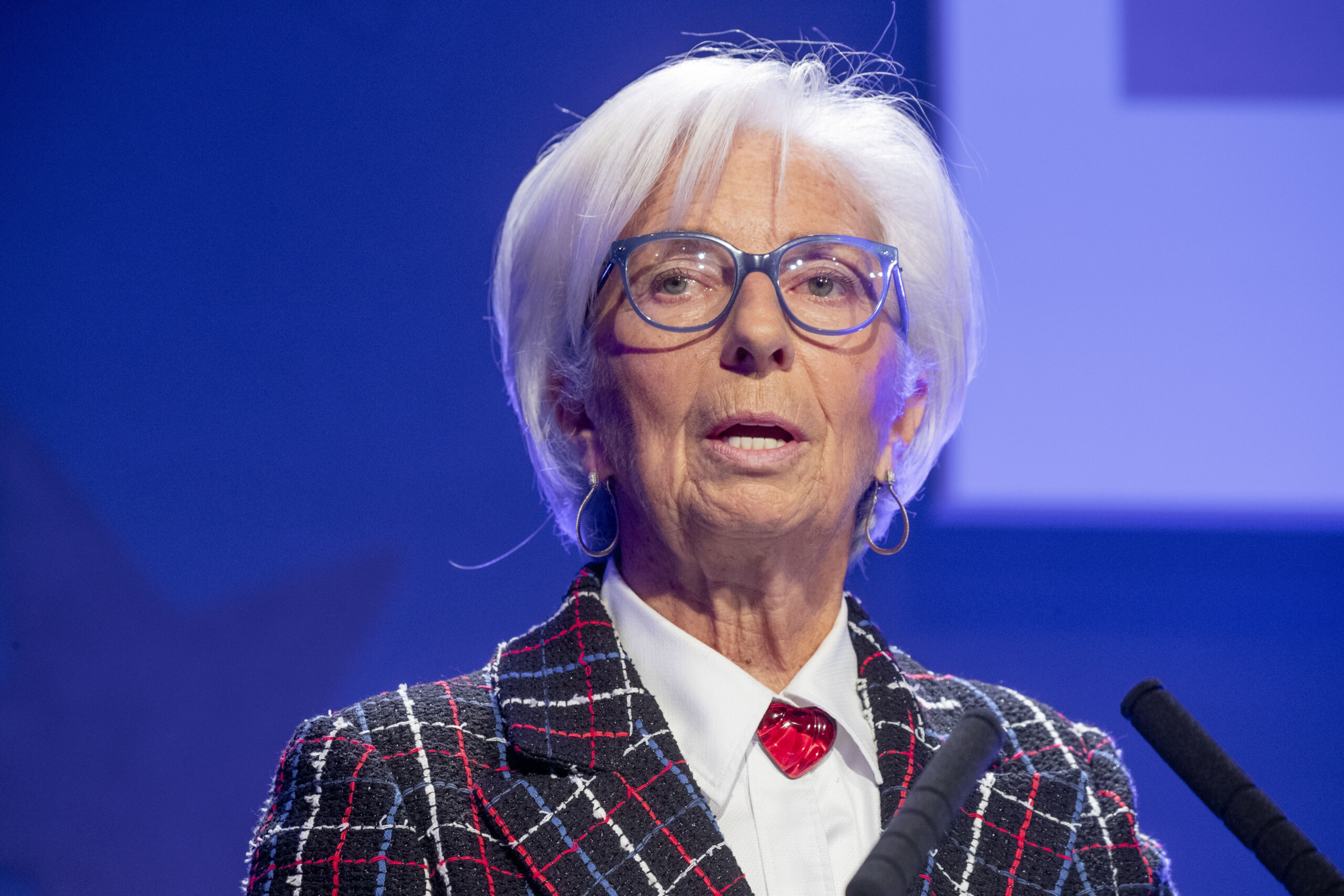 bce lagarde lue est confrontee a un moment existentiel la pression de trump lincite a agir scaled