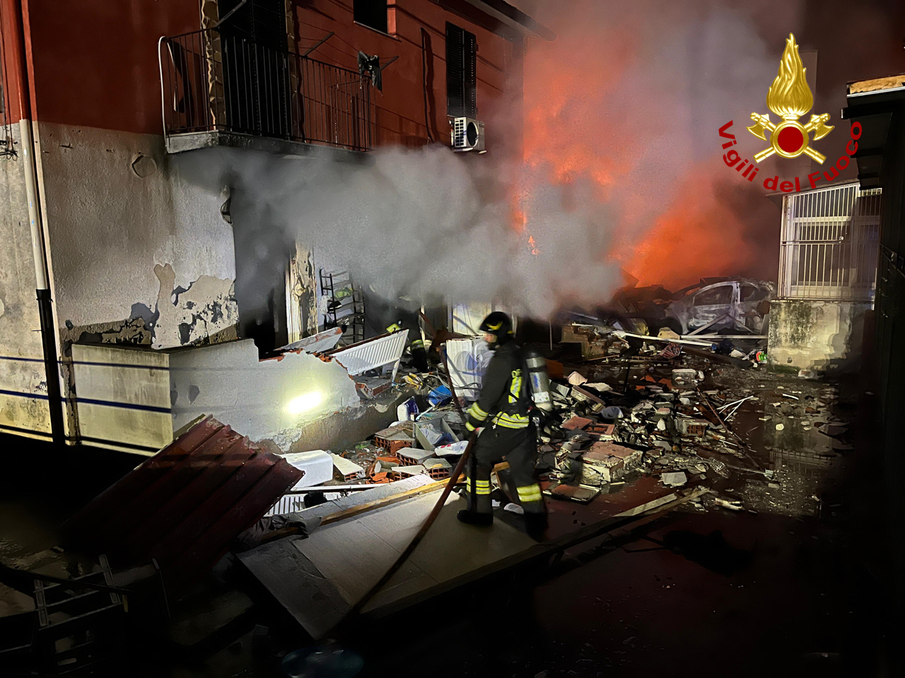 catania crollo palazzina 14 feriti di cui uno in condizioni serie