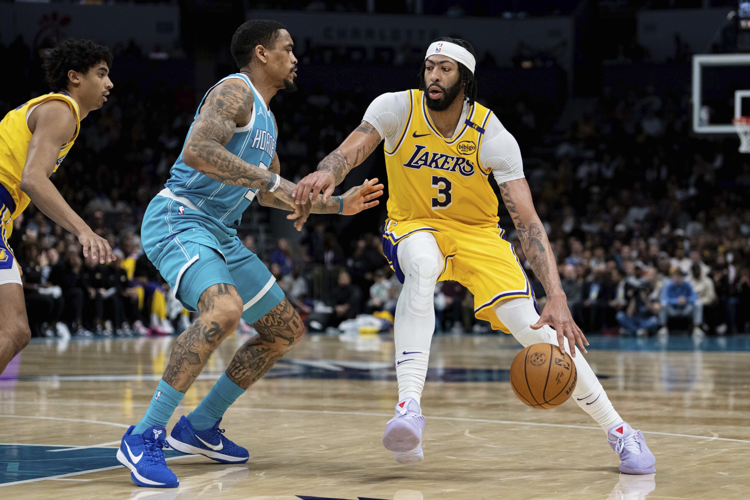 nba les lakers simposent a charlotte sous limpulsion de davis boston battu scaled