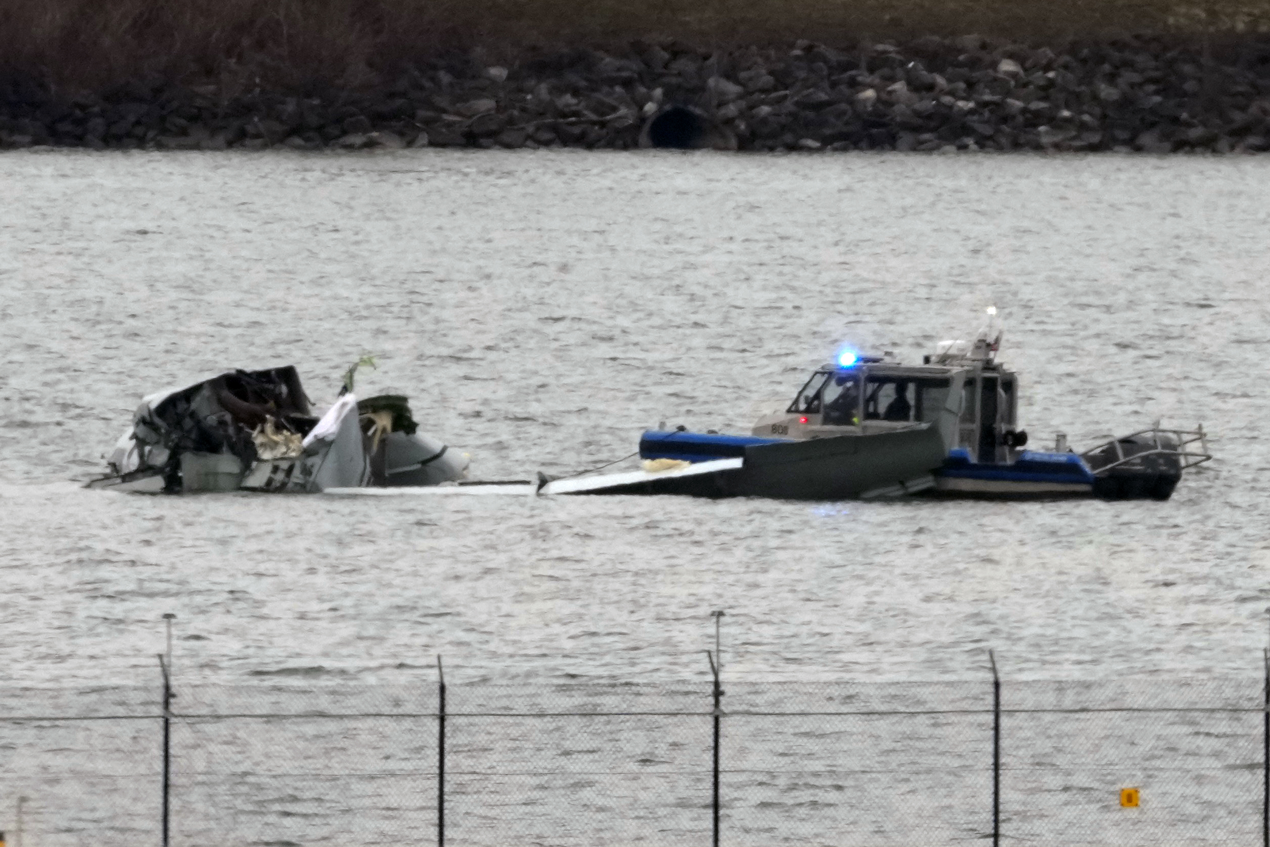 accident davion a washington plus de 40 corps repeches dans le fleuve potomac