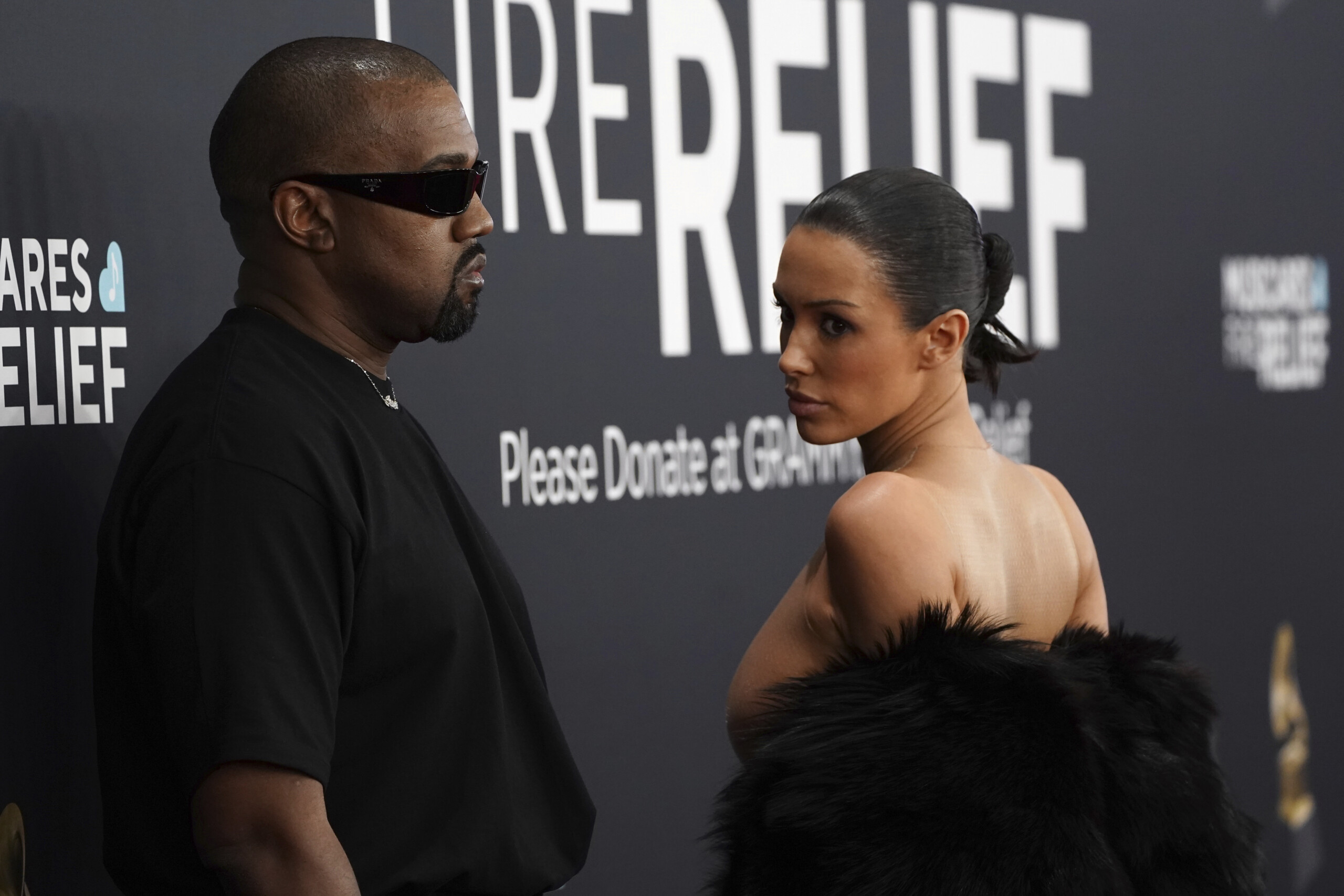 etats unis medias kanye west et bianca censori vers le divorce puis le deni scaled