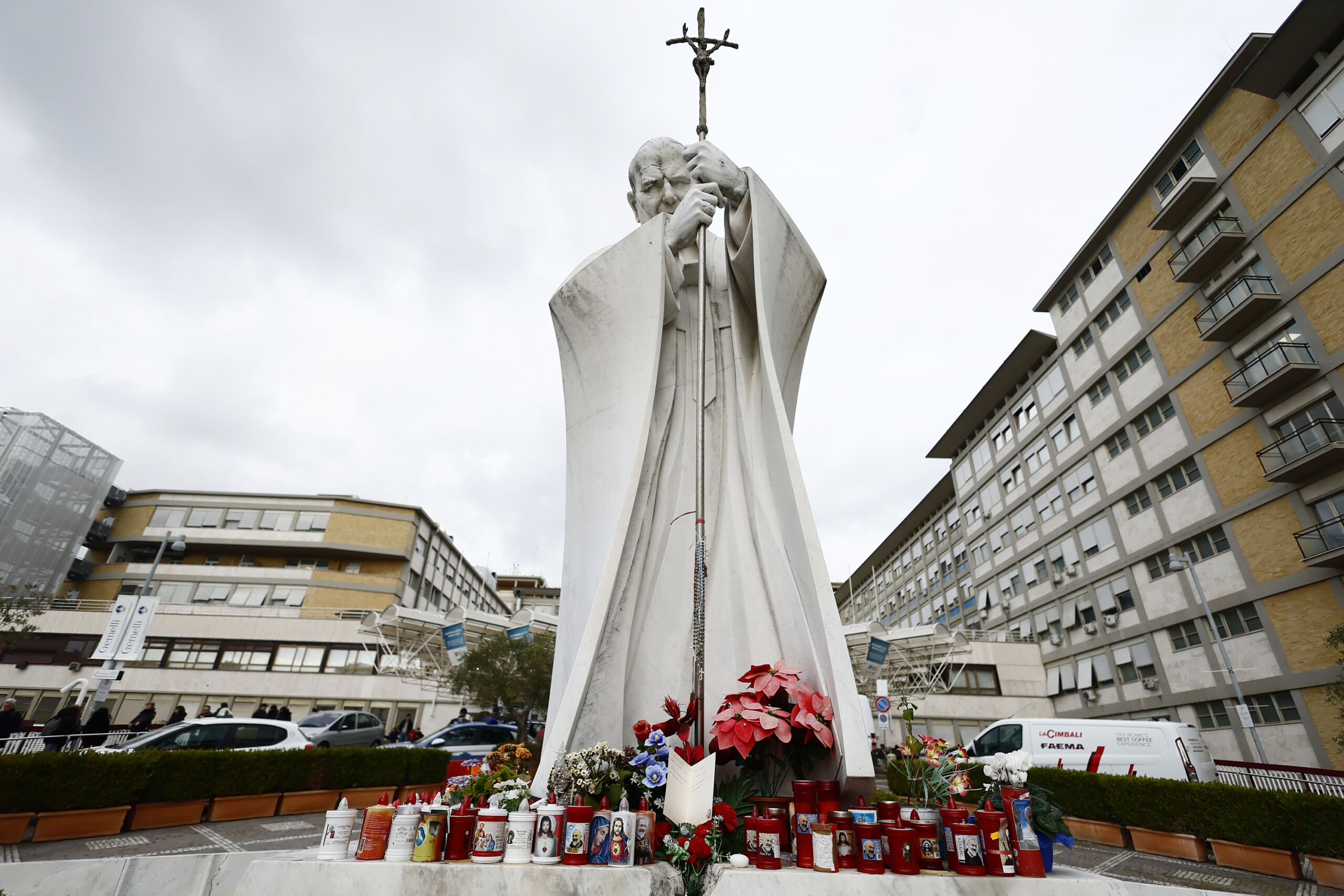 pape francois saint siege le tableau clinique reste complexe une pneumonie bilaterale a ete detectee scaled