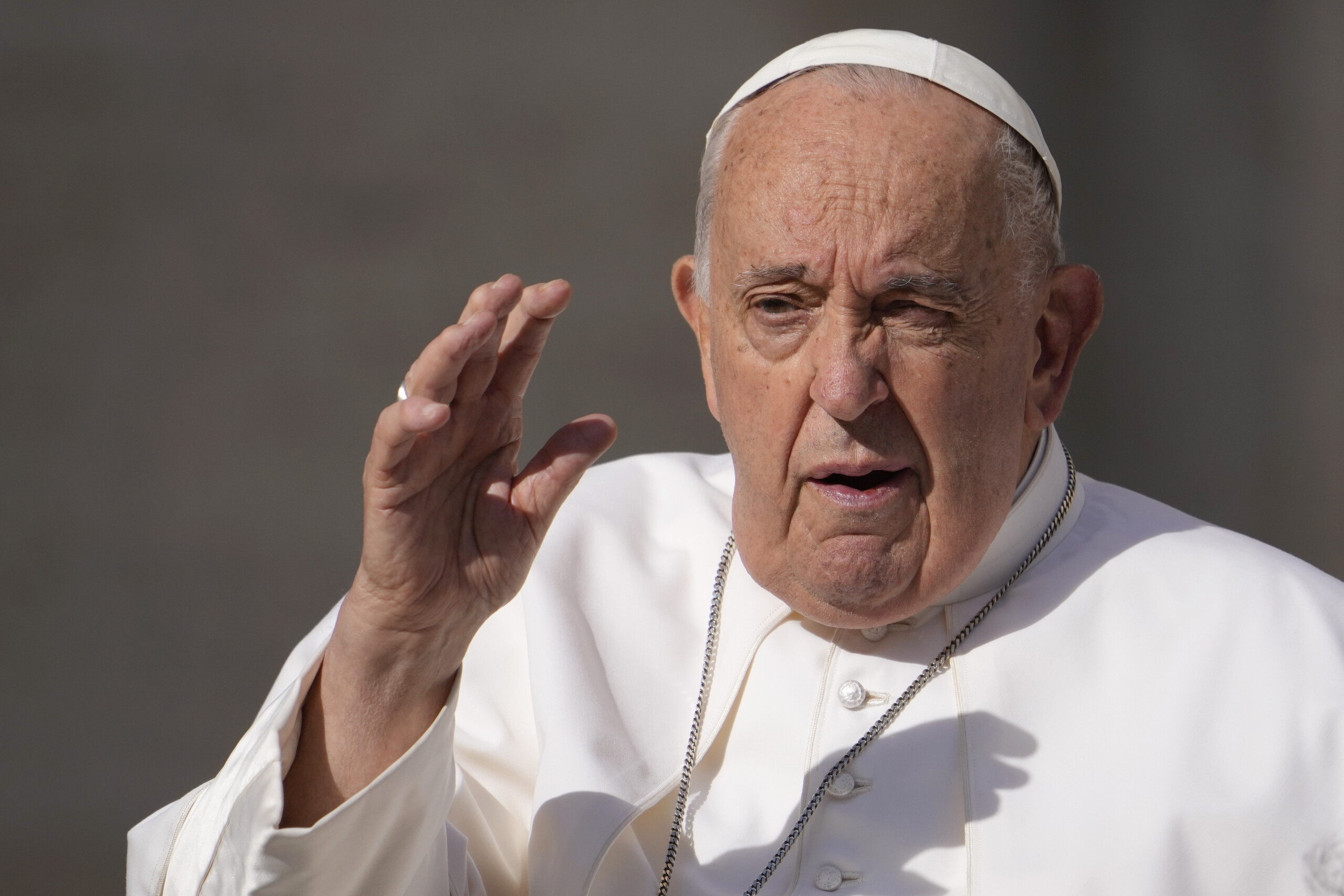 pape bruni pontife debout et en fauteuil mode angelus a etablir scaled