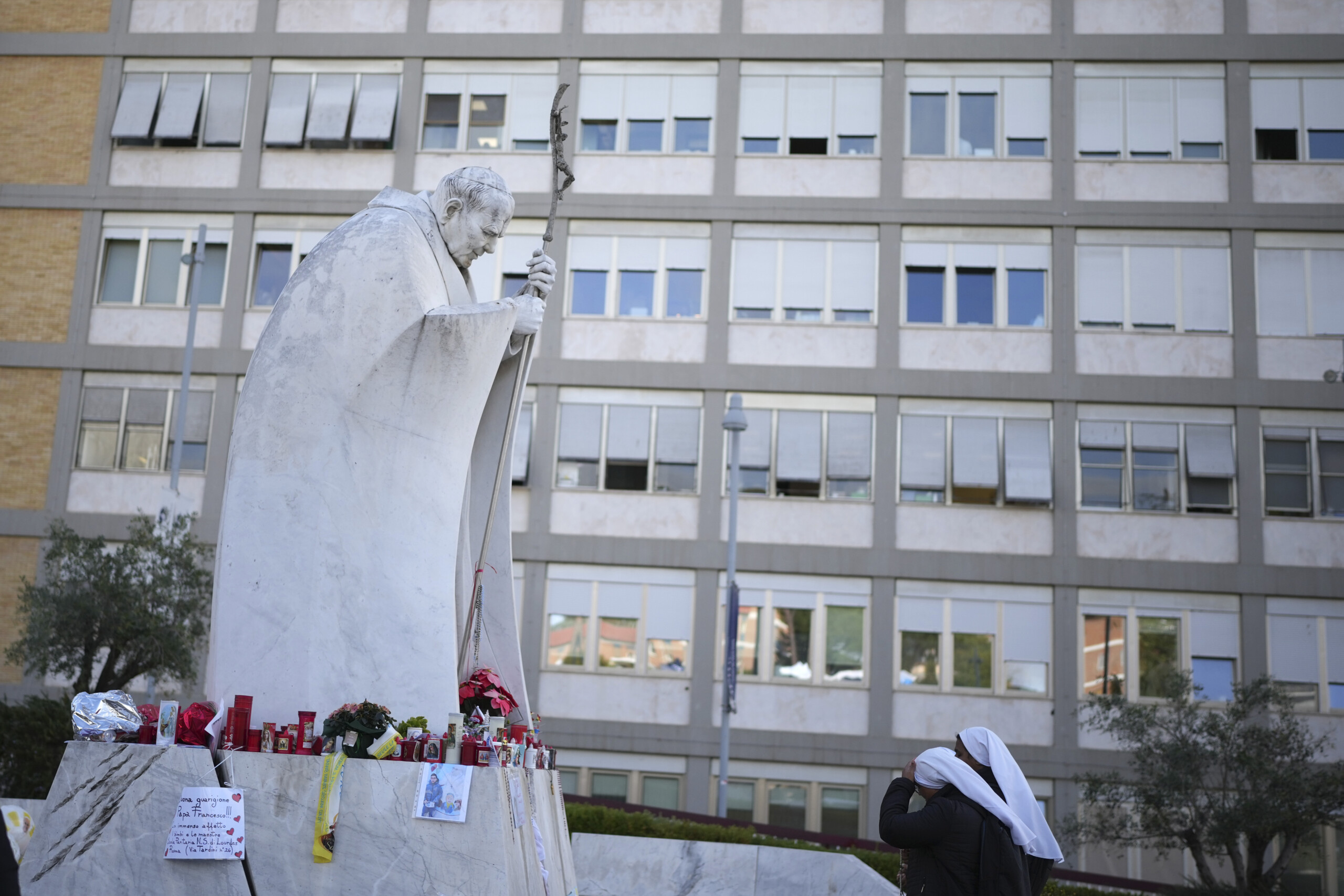 pape saint siege pour bergoglio crise de bronchospasme le tableau respiratoire sest aggrave scaled