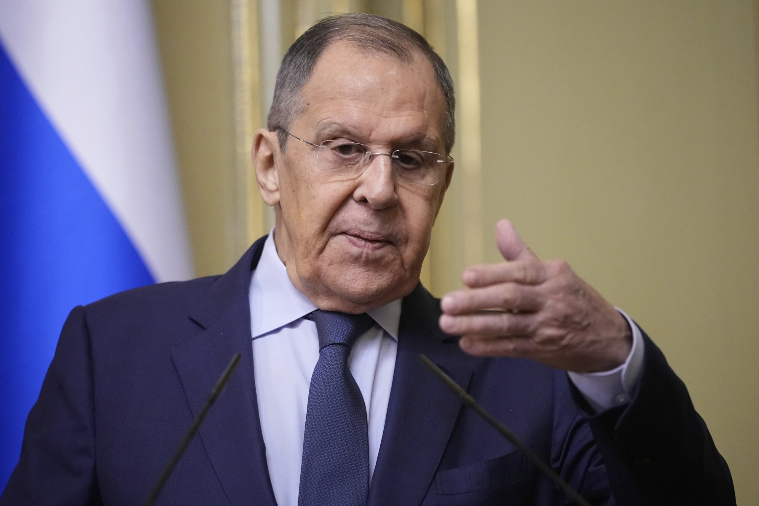 ukraine lavrov compare macron a hitler et napoleon scaled