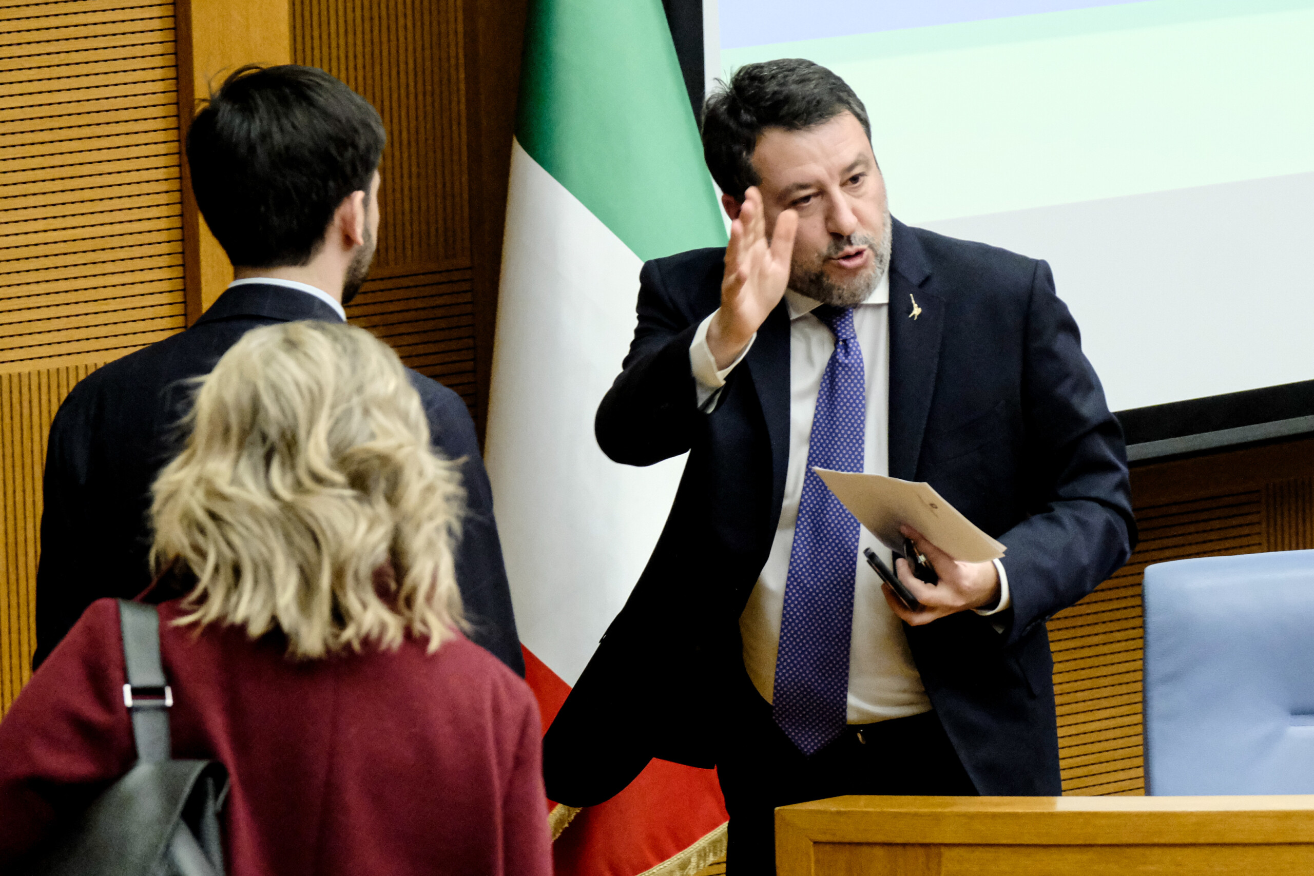 ukraine salvini un gouvernement uni ce fou de macron parle de guerre nucleaire scaled