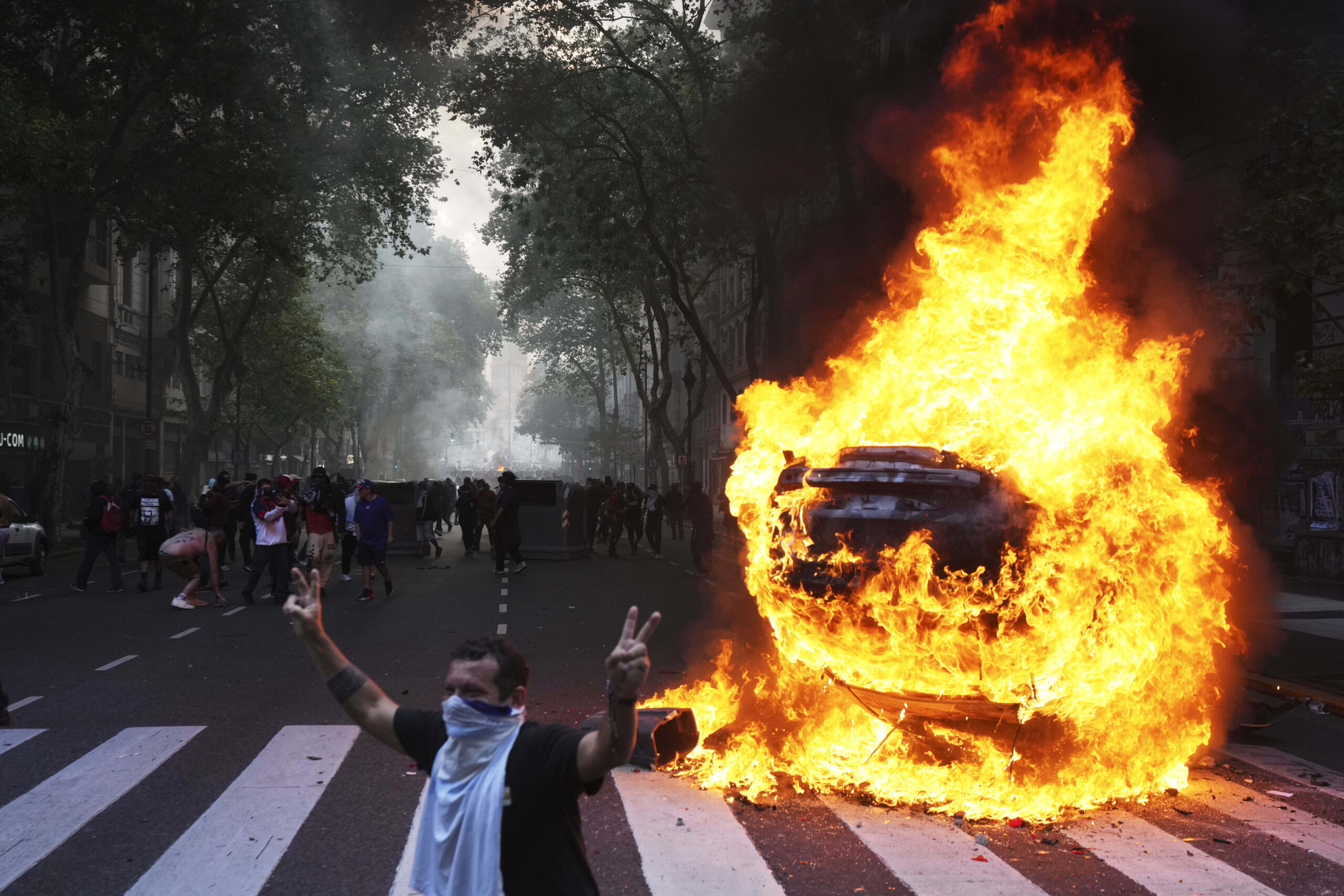 argentine violents affrontements a buenos aires 31 arrestations et 6 blesses scaled