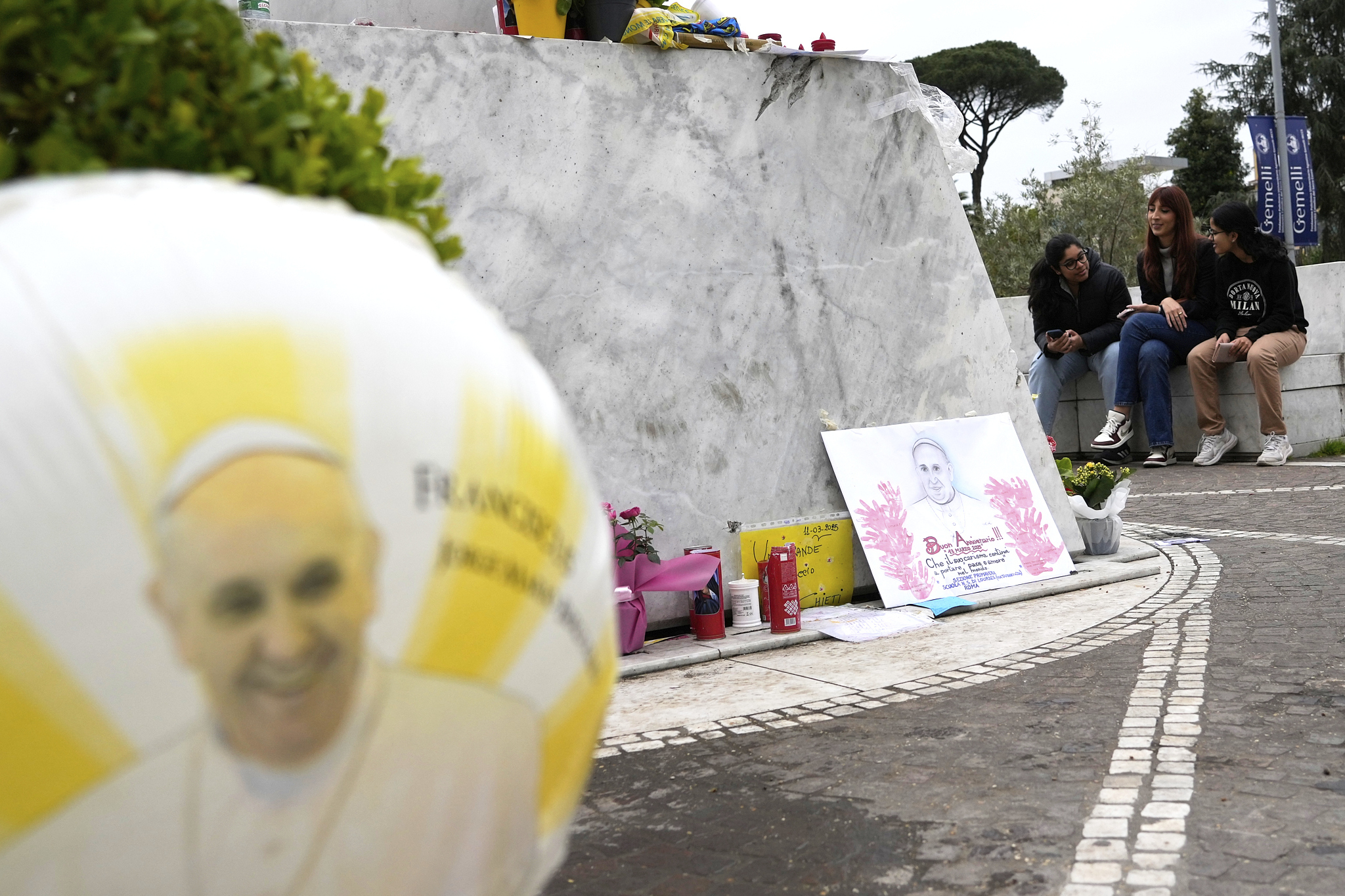 pape francois salle de presse du vatican pas de bulletin ce soir car la situation est stable