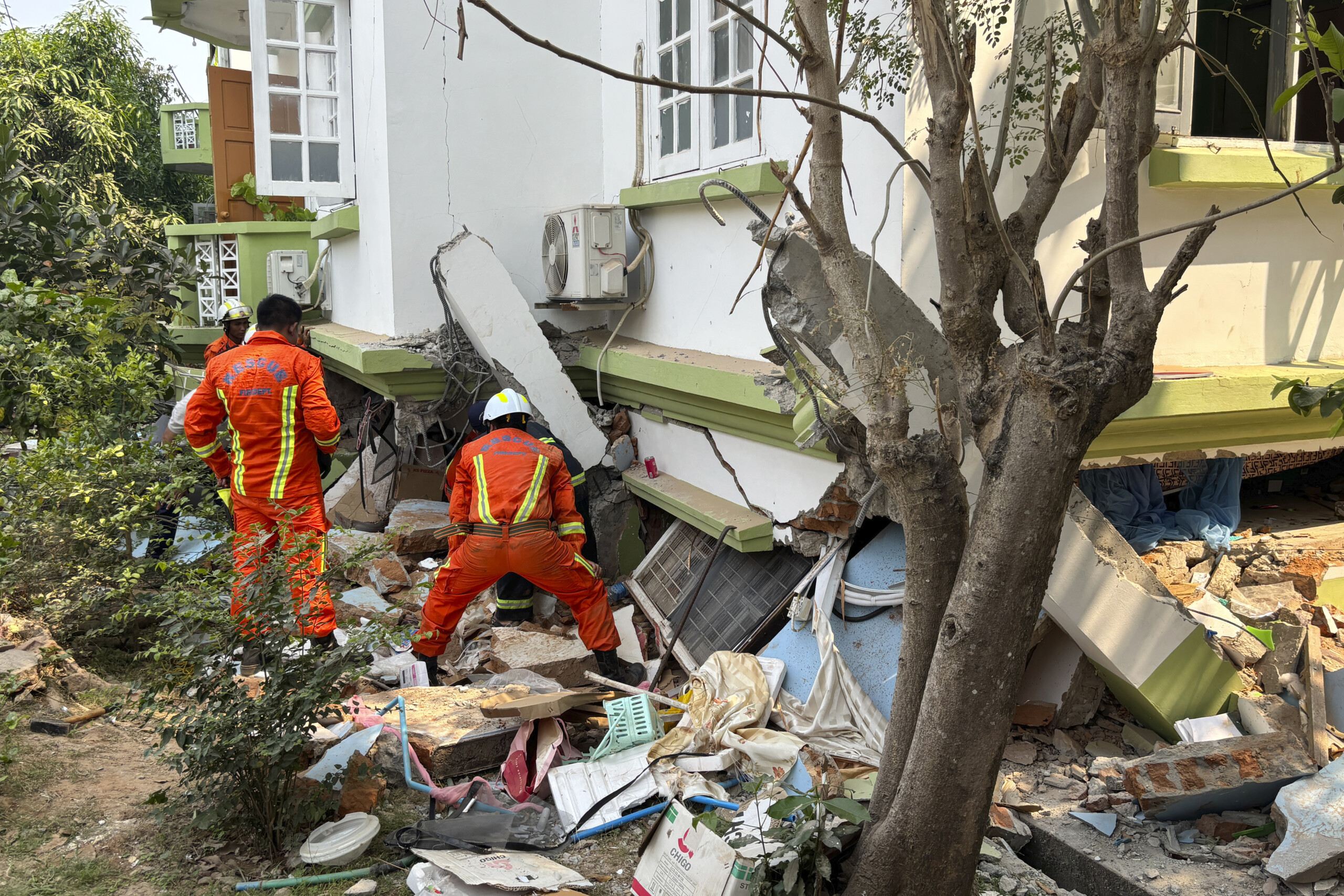 myanmar autorites le bilan du seisme seleve a 1 700 morts 300 disparus scaled