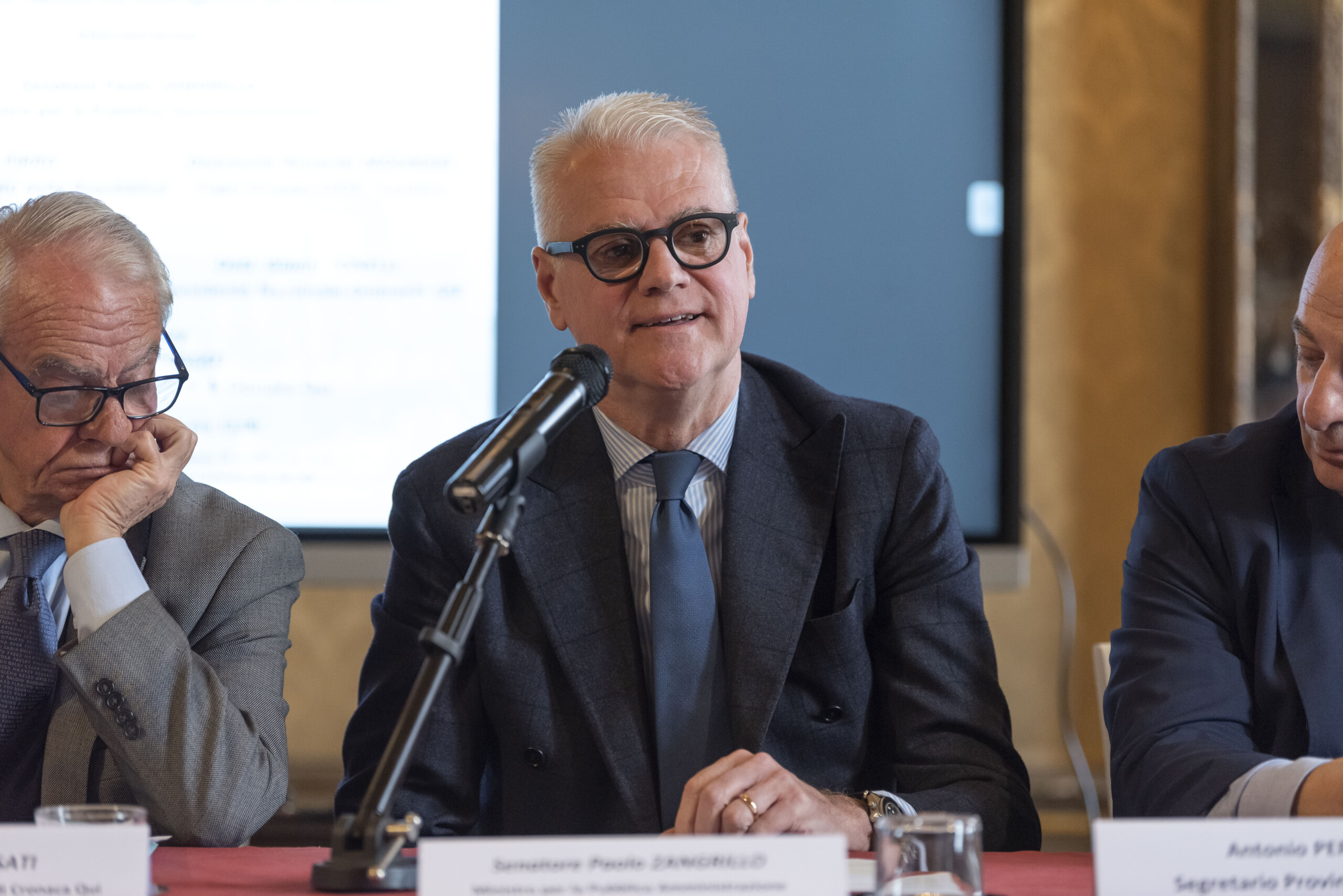 fonction publique zangrillo ceux qui refusent de signer le renouvellement des contrats declenchent une revolte sociale scaled