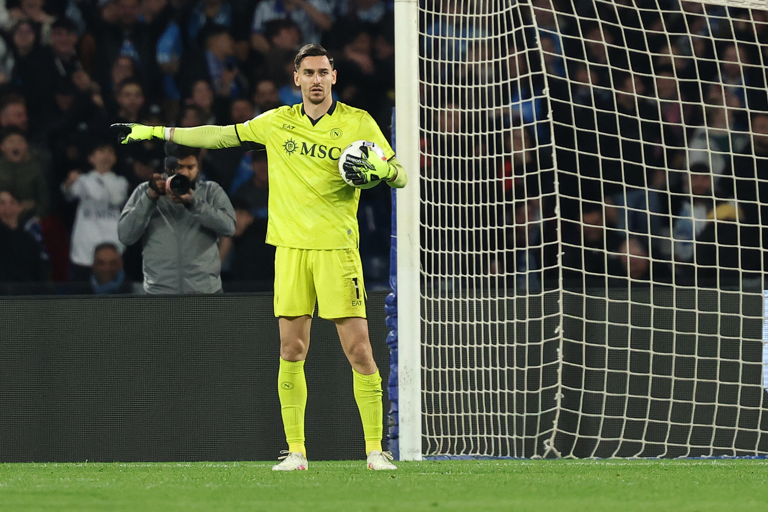 calcio meret gagner tous les matchs et saisir toutes les occasions laissees par linter scaled