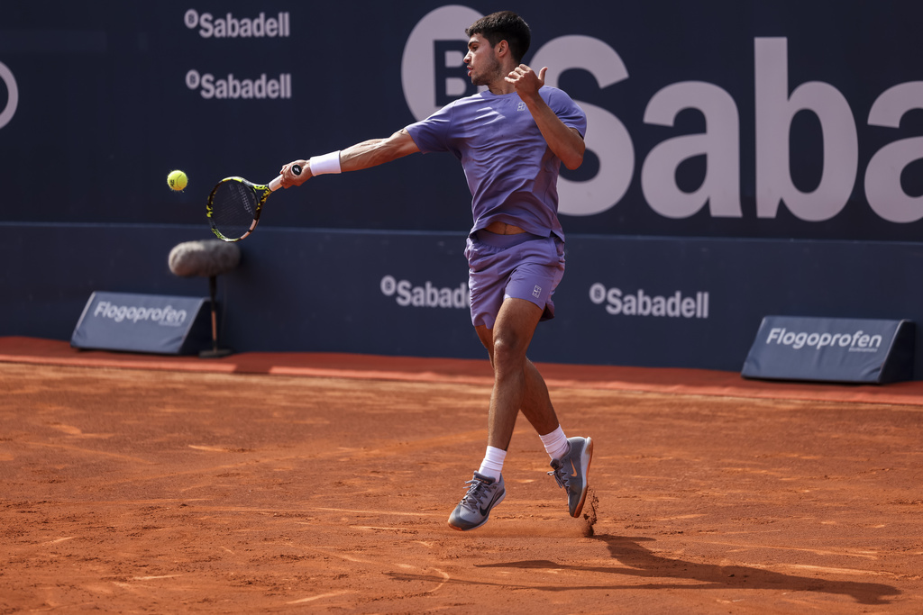 atp barcelone alcaraz en demi finales de minaur battu en deux sets