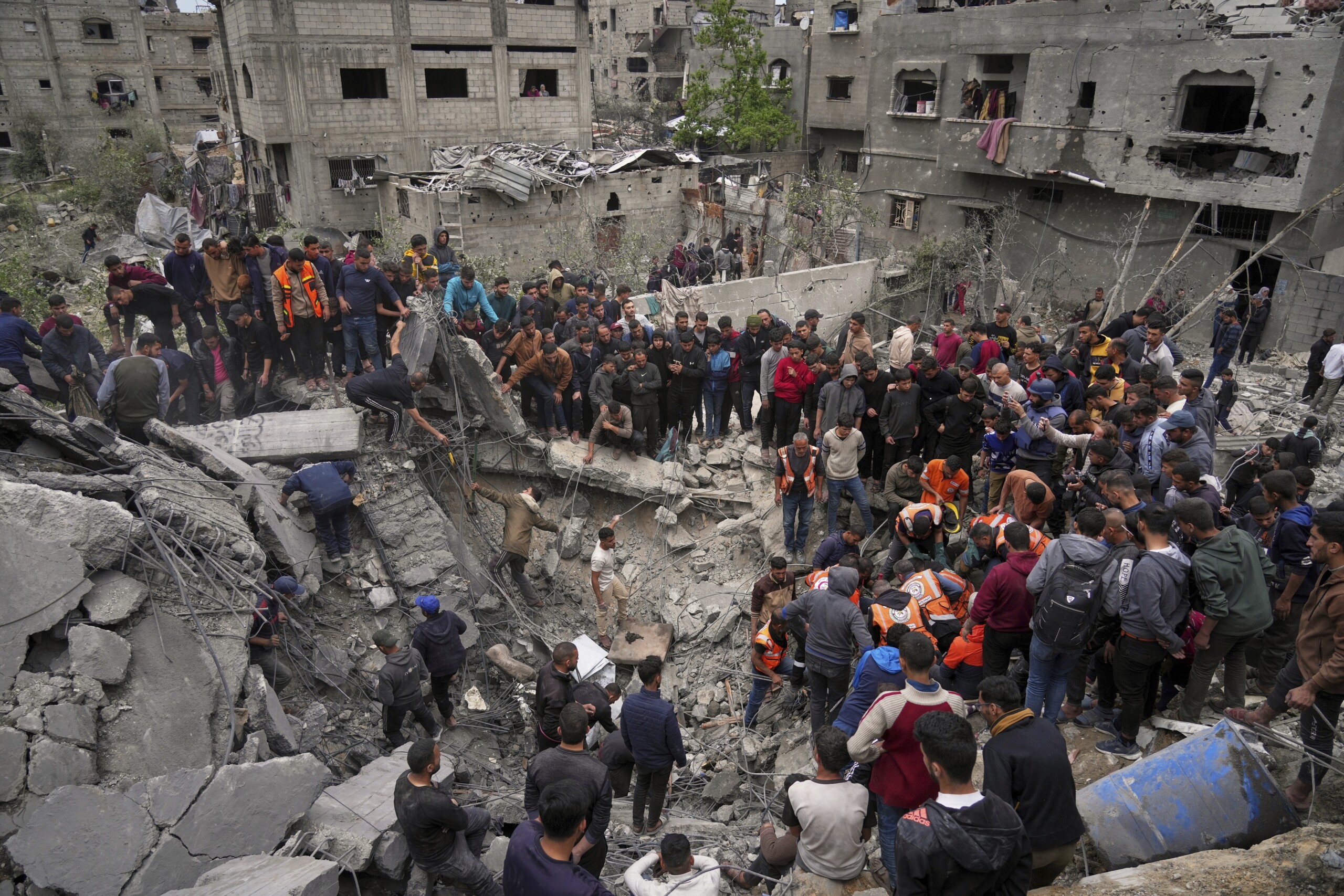 gaza hamas attaque israelienne au sud de la bande de gaza 10 morts scaled