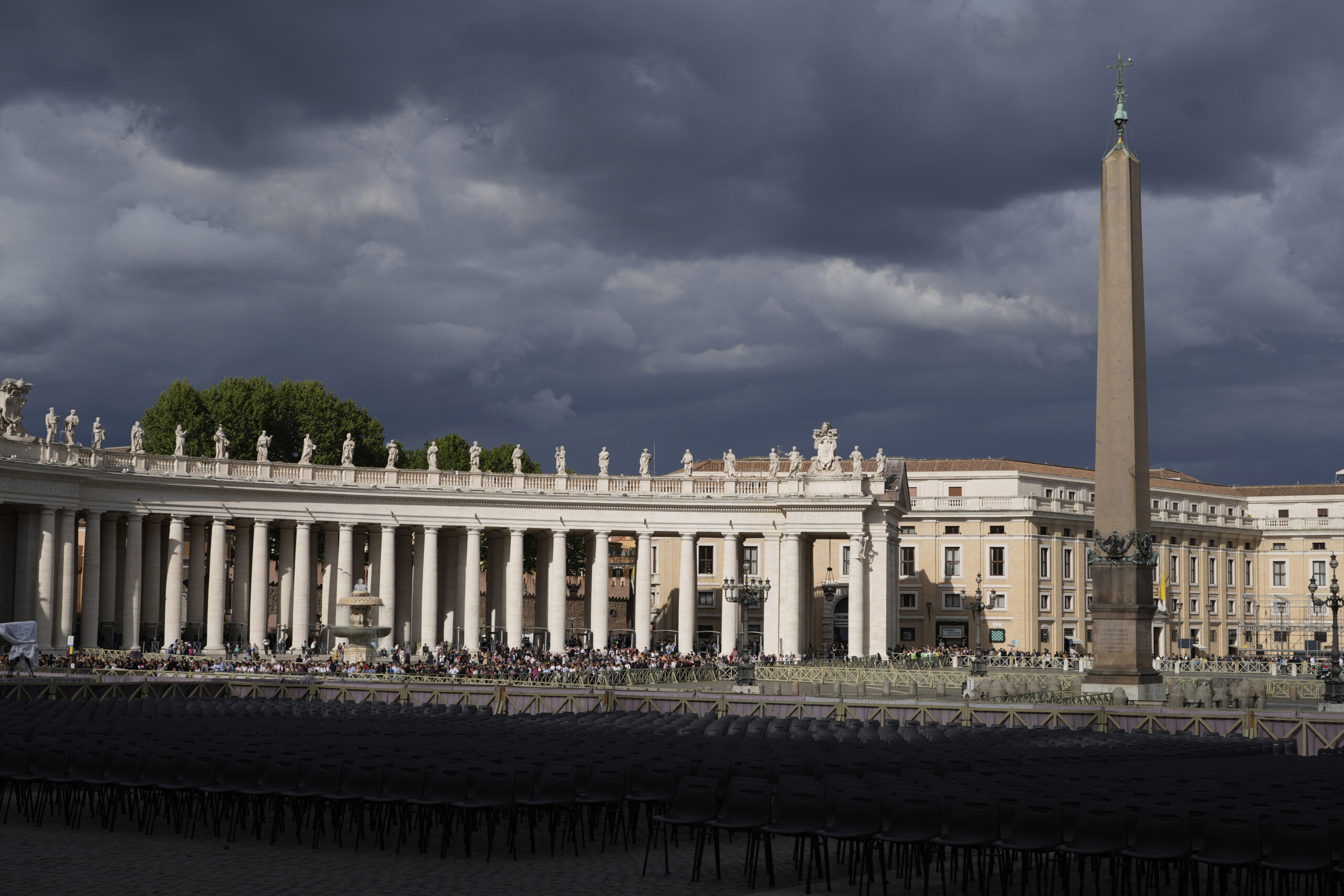 pape saint siege plus de 90 000 personnes dans la basilique pour rendre hommage a bergoglio scaled