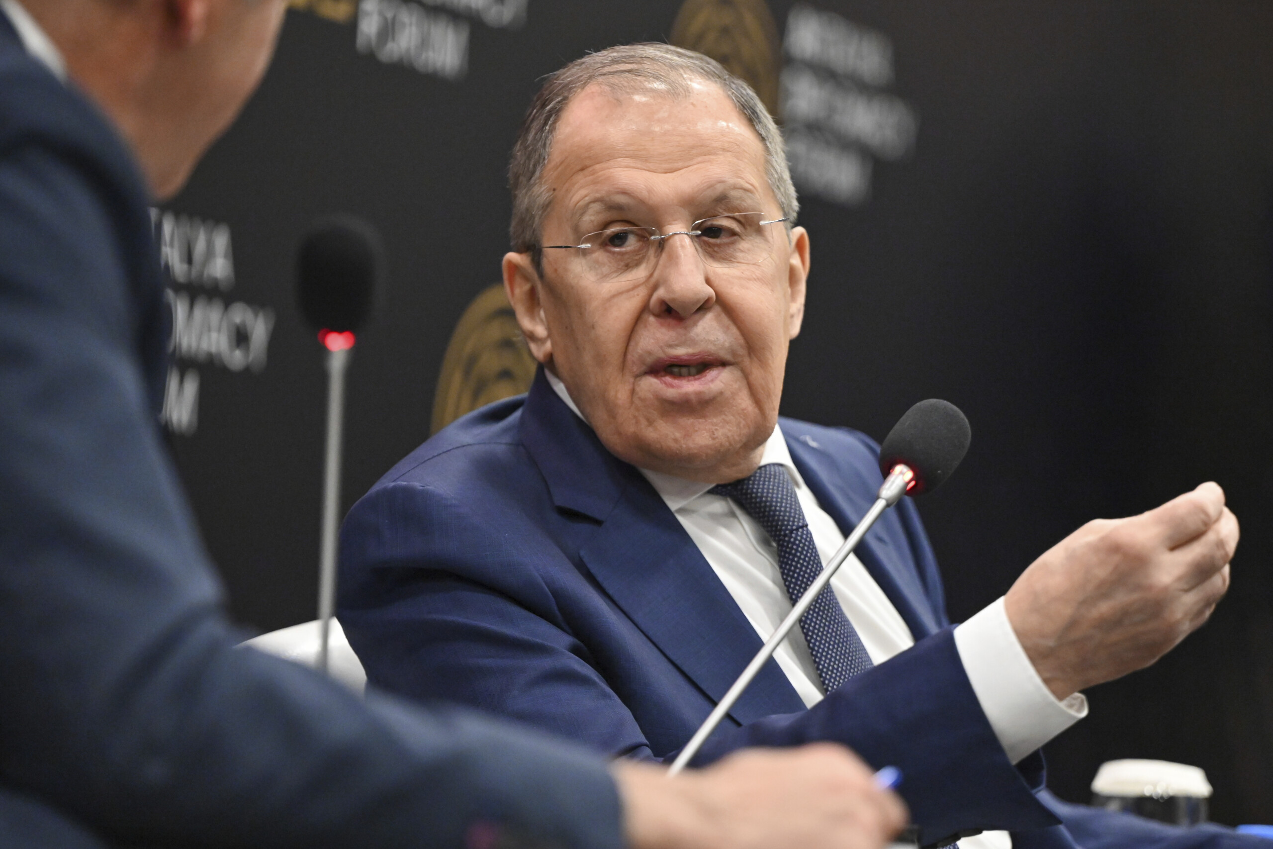 ukraine lavrov lue et zelensky veulent exploiter linitiative de paix de trump scaled