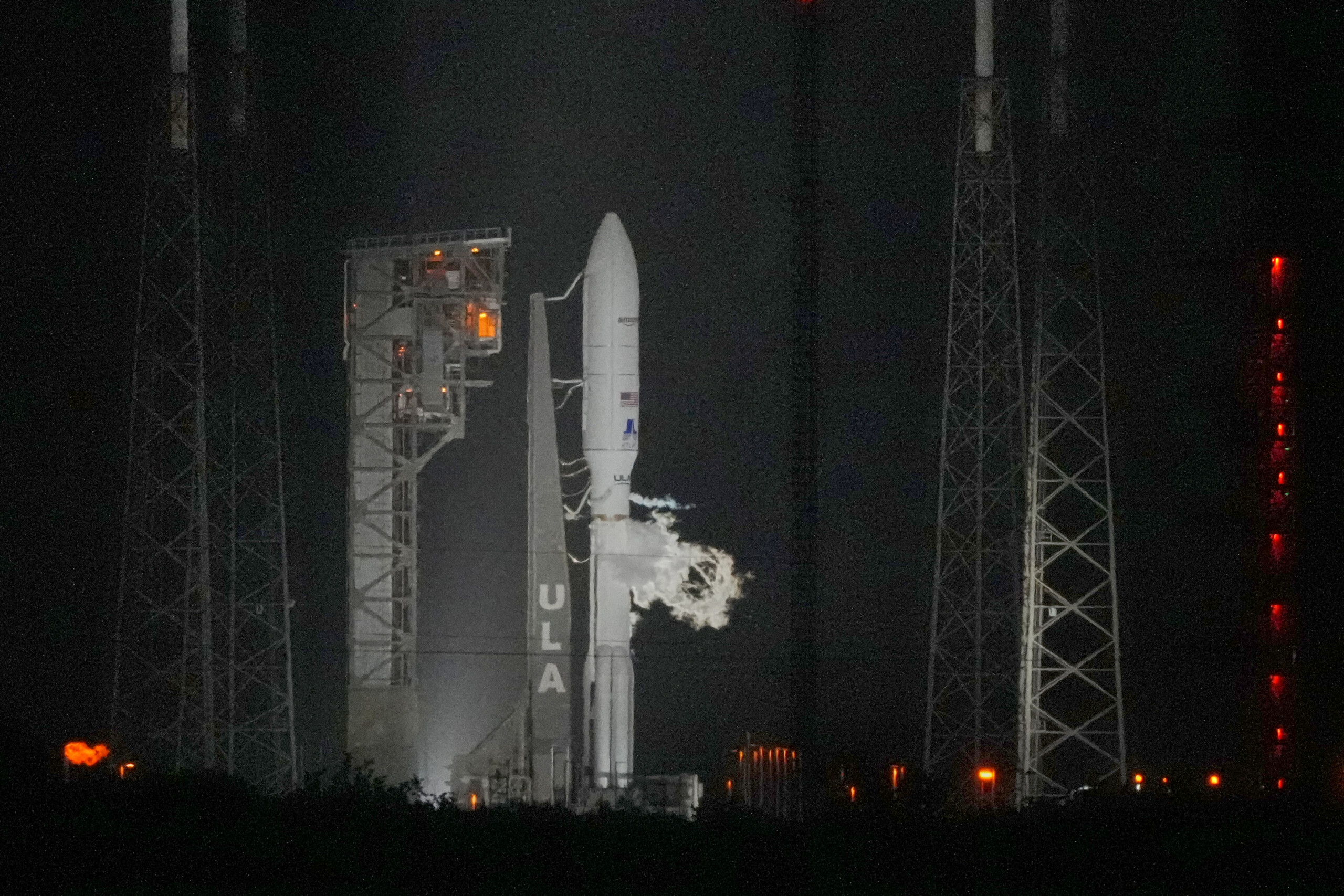 amazon lance ses premiers satellites internet pour concurrencer starlink scaled