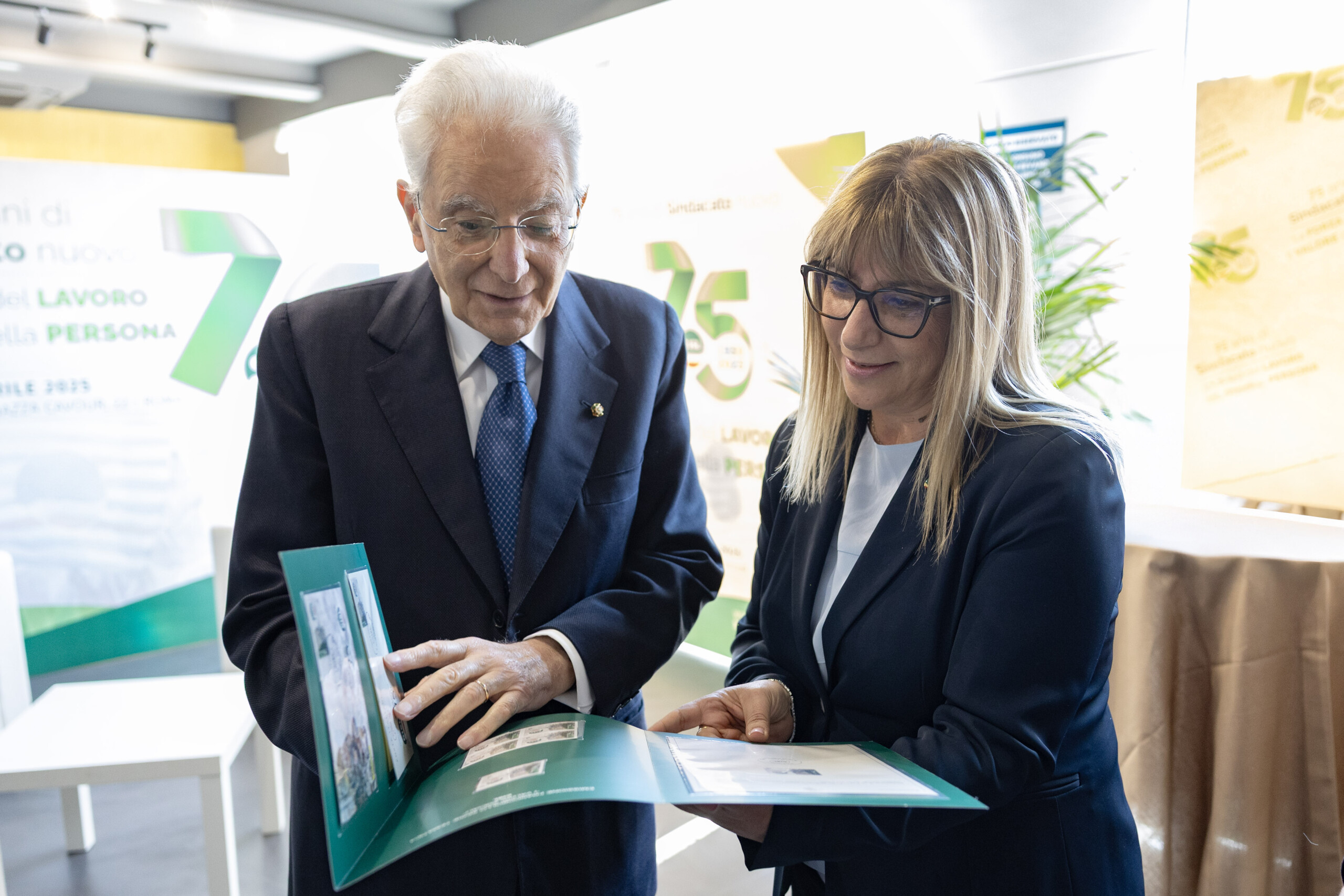 mattarella visite la tombe du pape francois a santa maria maggiore scaled