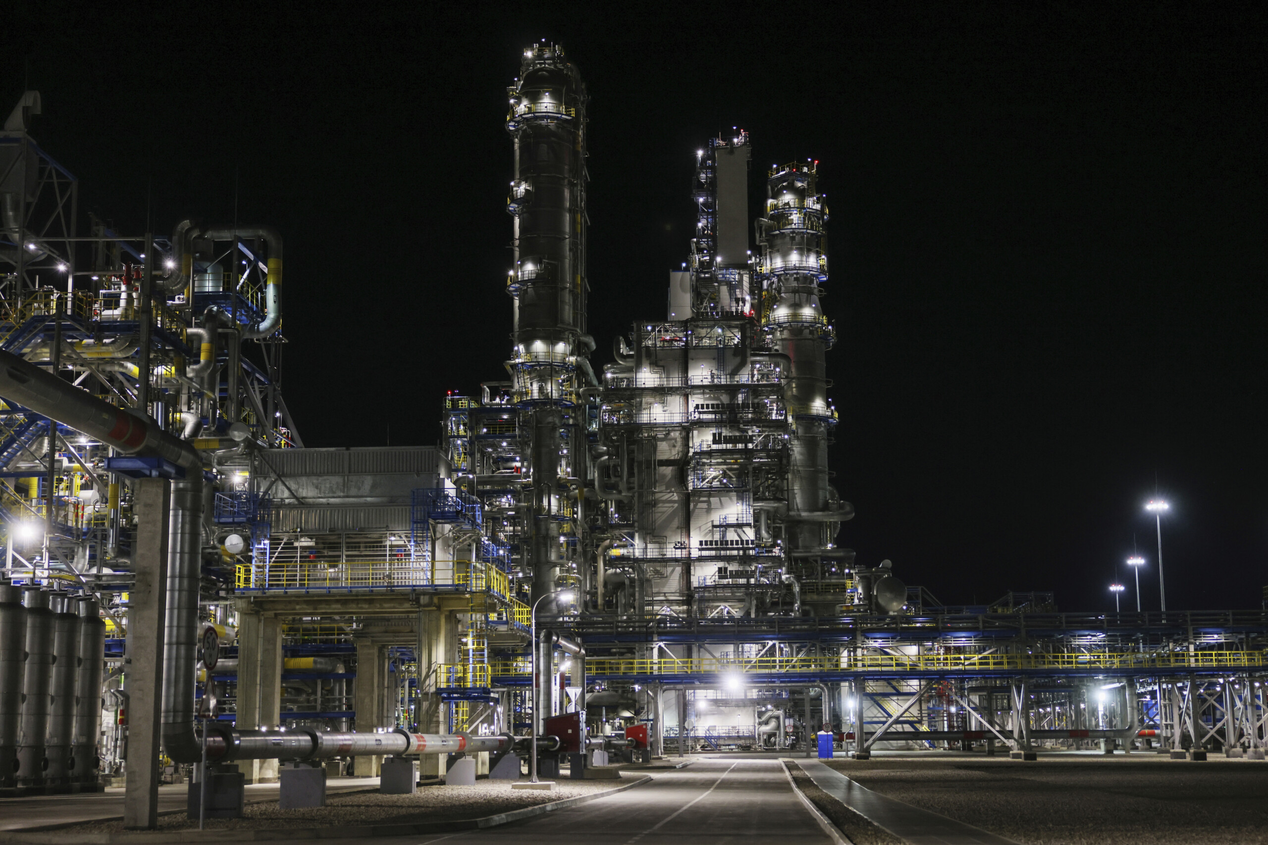 gaz lue veut mettre fin aux importations russes dici 2027 et interdit tout nouveau contrat avec moscou scaled