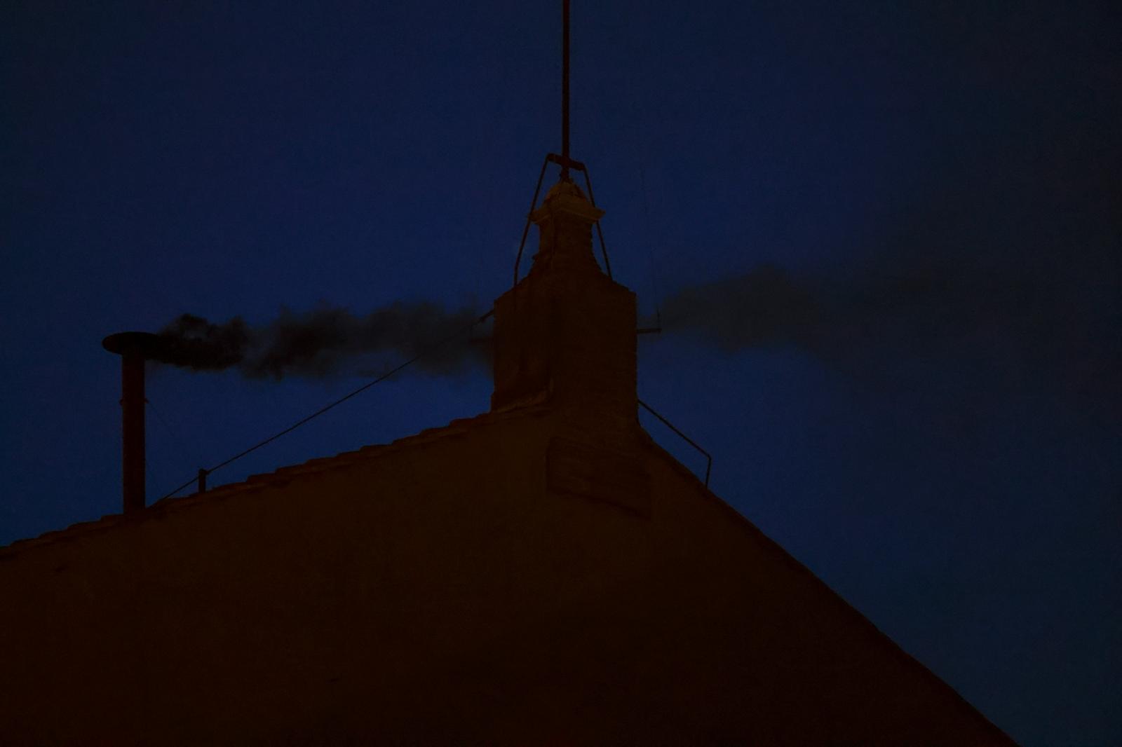 conclave la premiere fumee est noire
