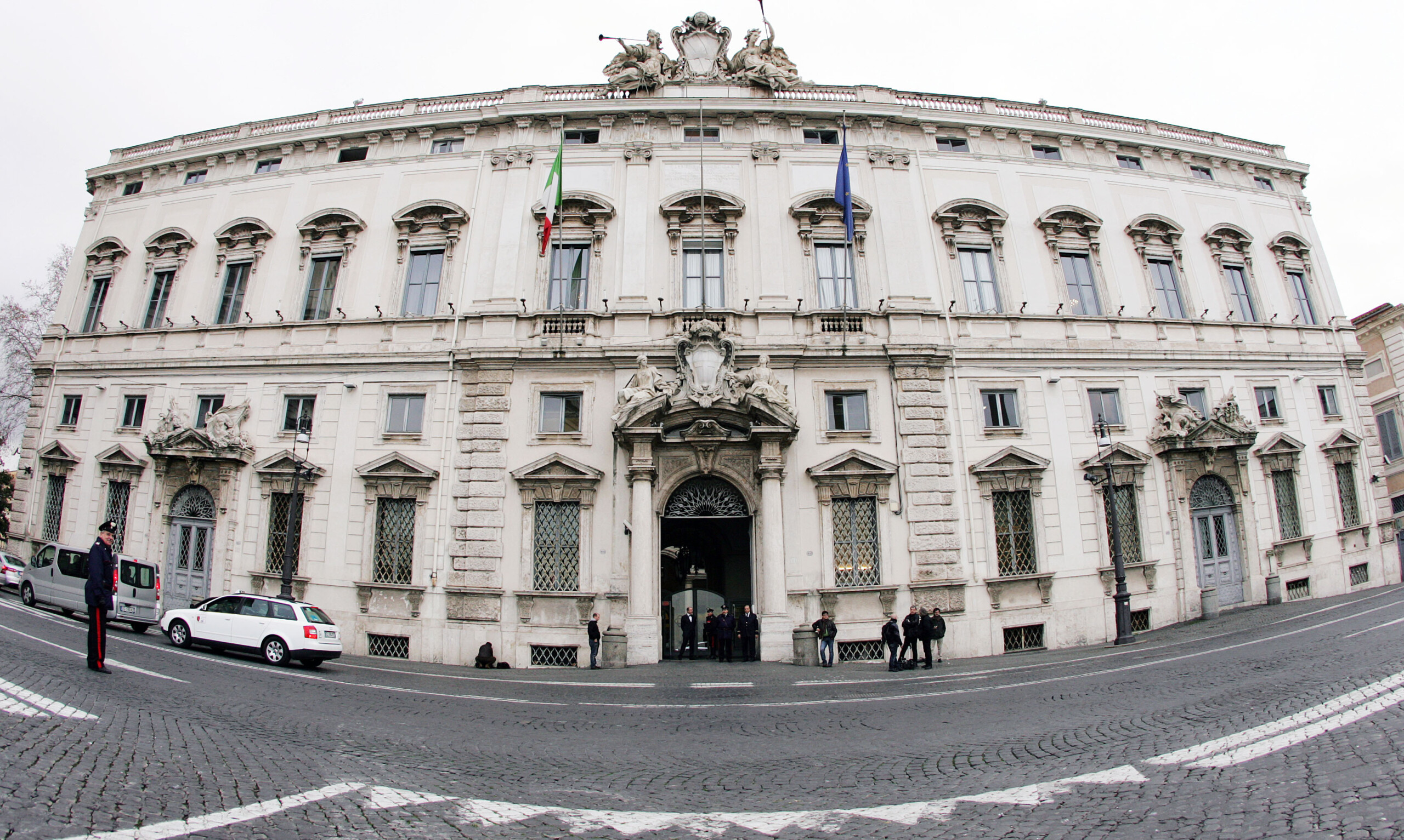 cour constitutionnelle labrogation du delit dabus de pouvoir nest pas anticonstitutionnelle scaled