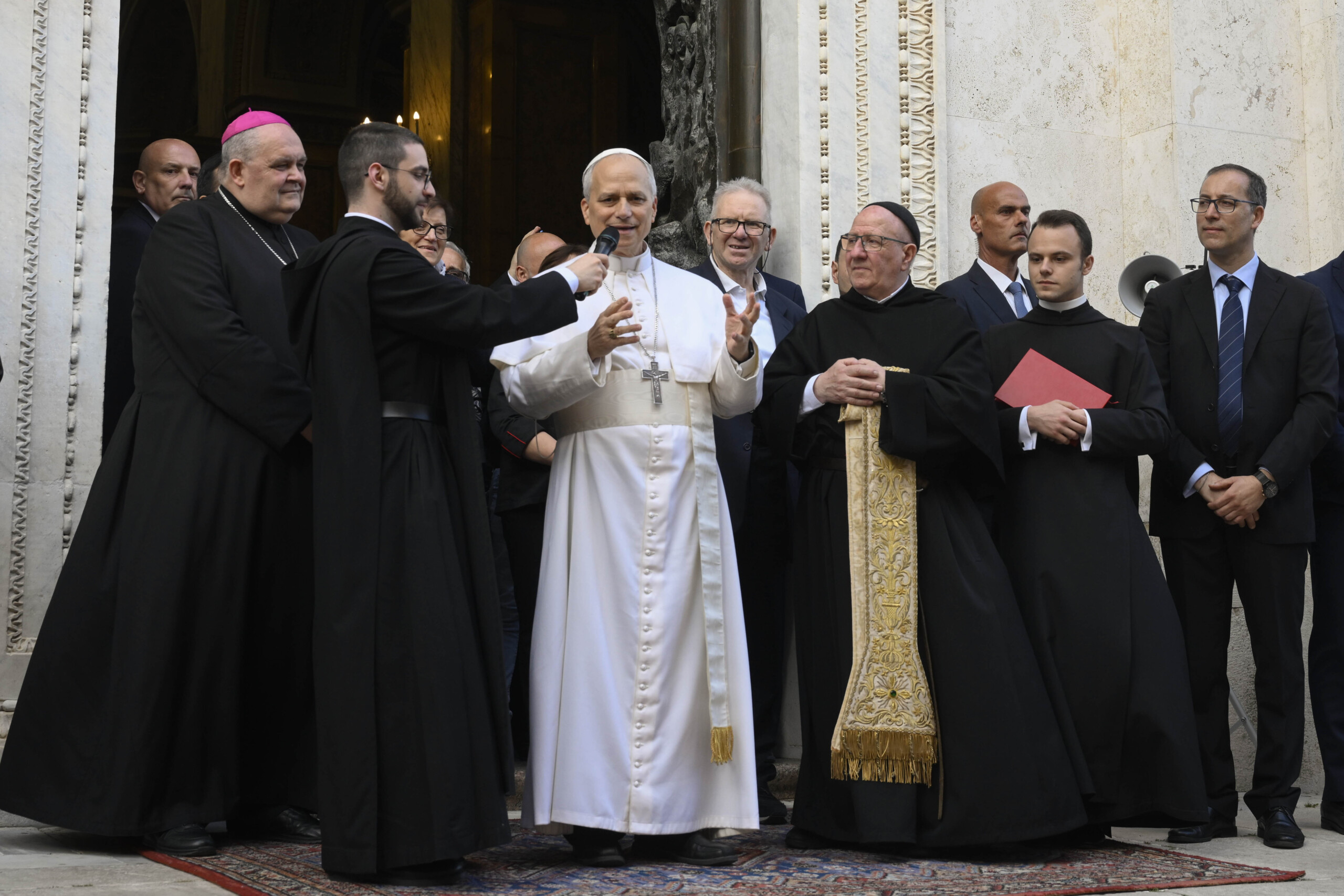 pape saint siege leon xiv a celebre la messe dans les grottes du vatican scaled
