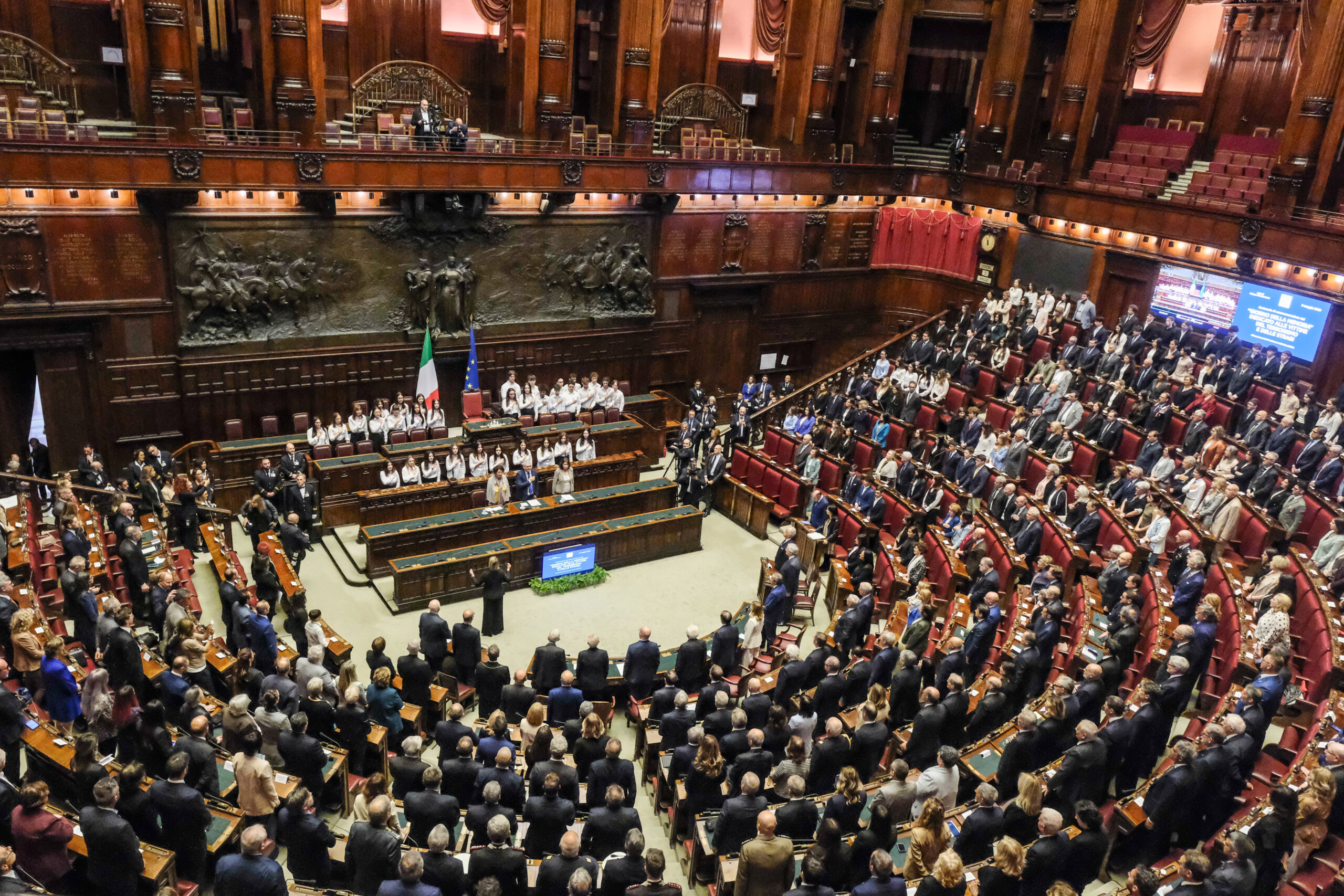 decret sur les migrants le gouvernement pose la question de confiance a la chambre scaled