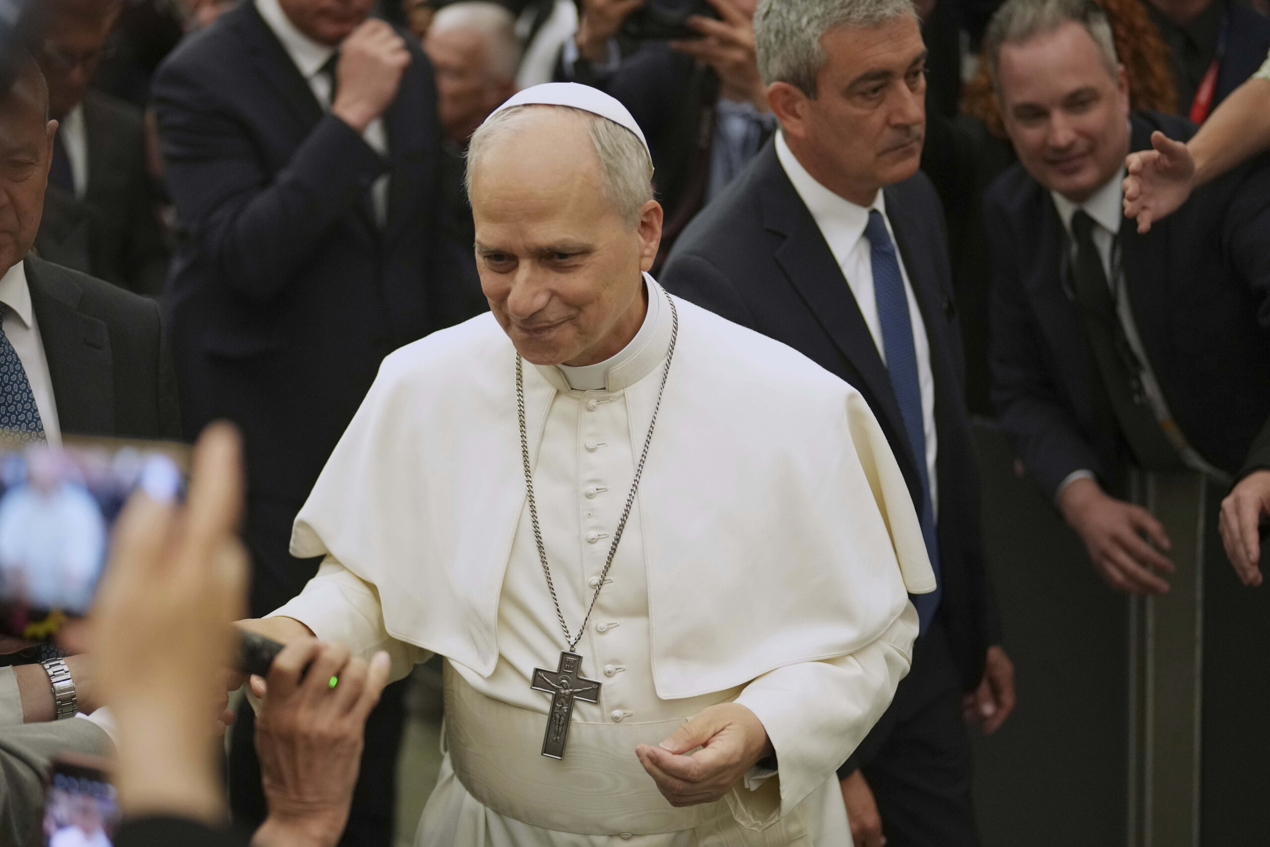 pape leon xiv pret a tout pour la paix scaled