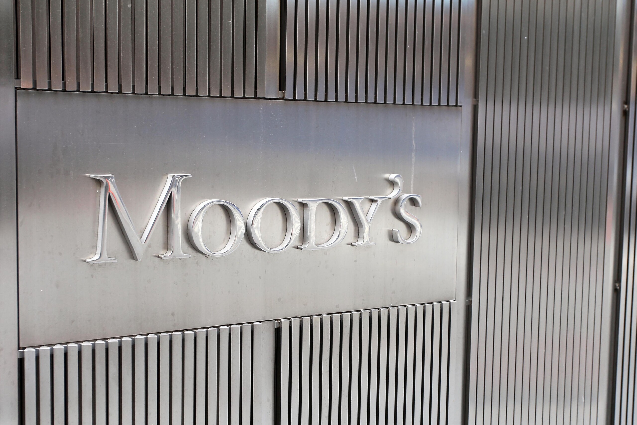 etats unis moodys abaisse la note du pays qui perd son triple a scaled