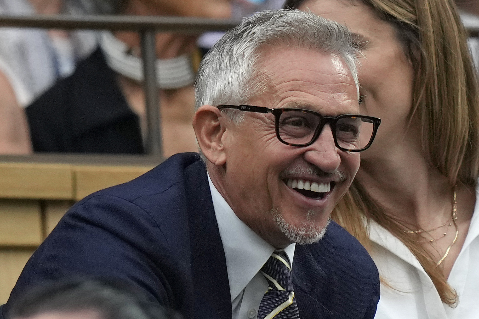 football apres un post antisemite sur les reseaux sociaux gary lineker quitte la bbc