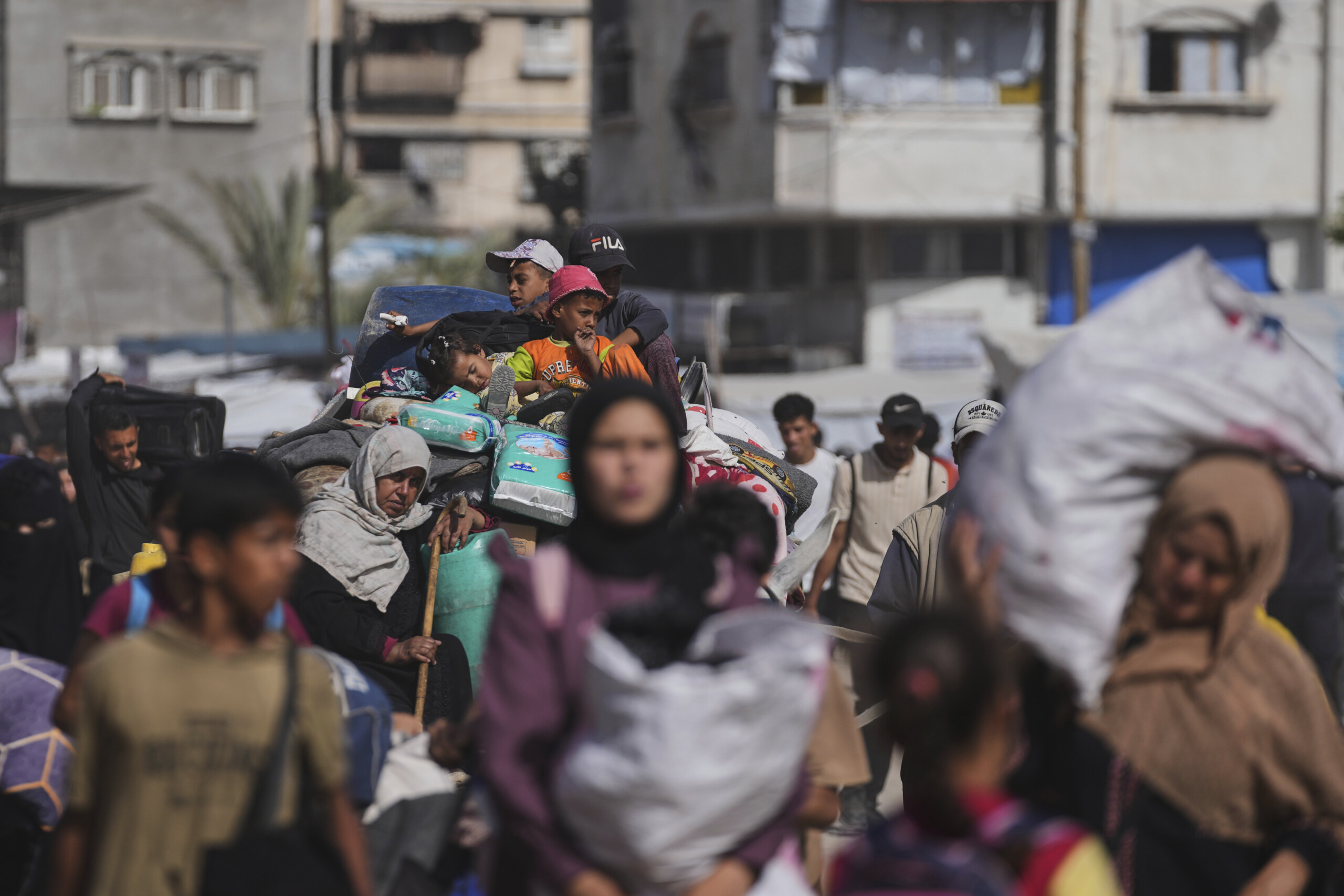 moyen orient israel cinq camions daide humanitaire sont entres a gaza scaled