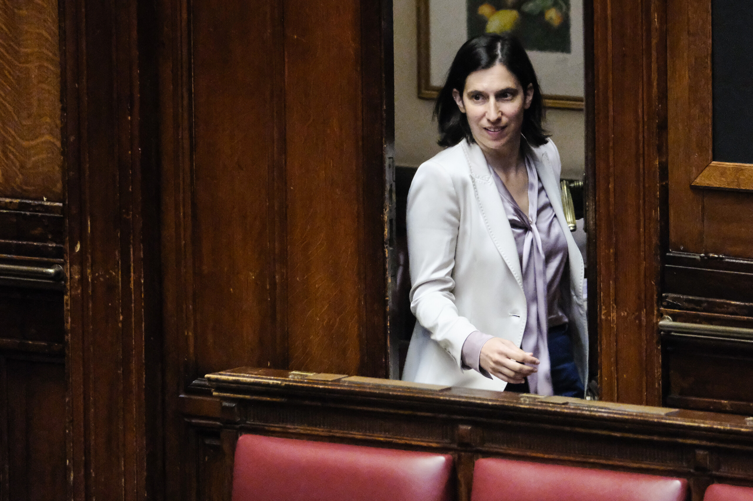 droits schlein la droite devrait presenter ses excuses aux familles scaled