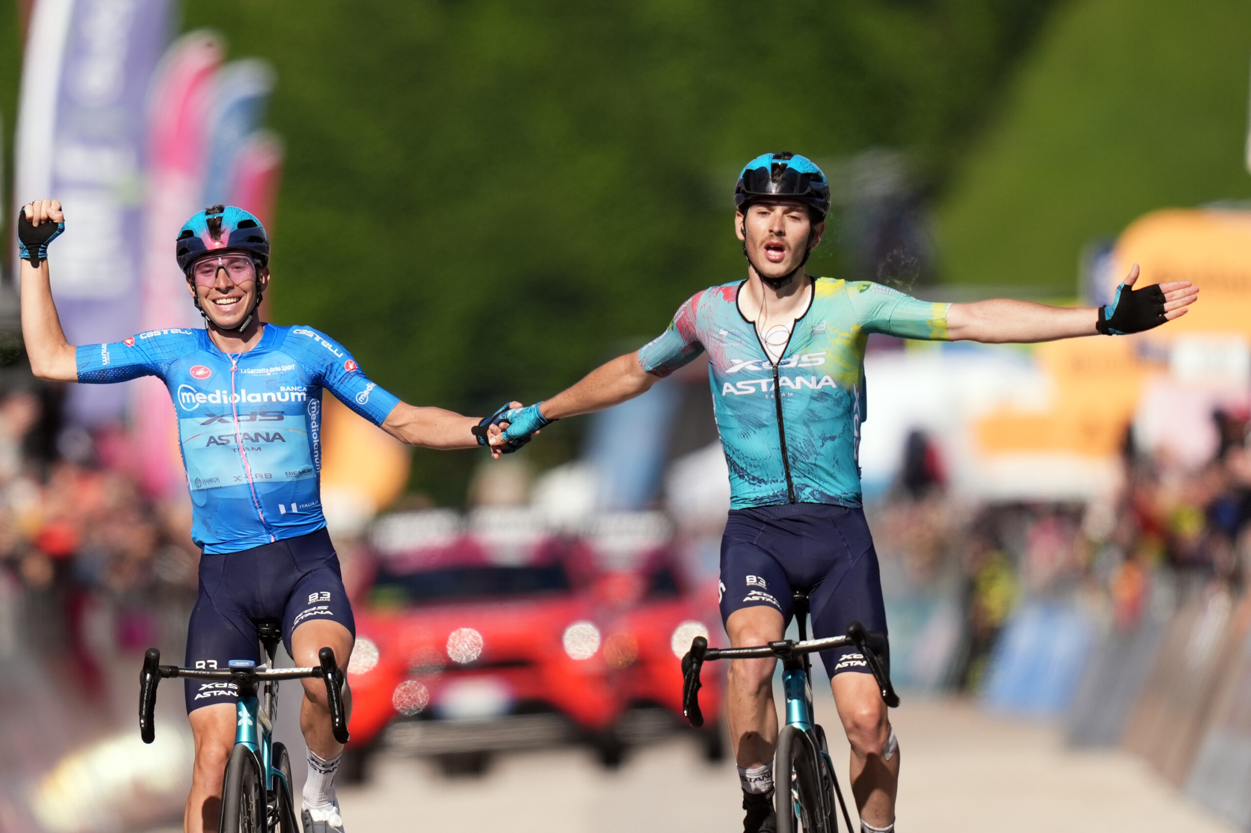 giro ditalia scaroni remporte la 16e etape cest la premiere victoire italienne scaled