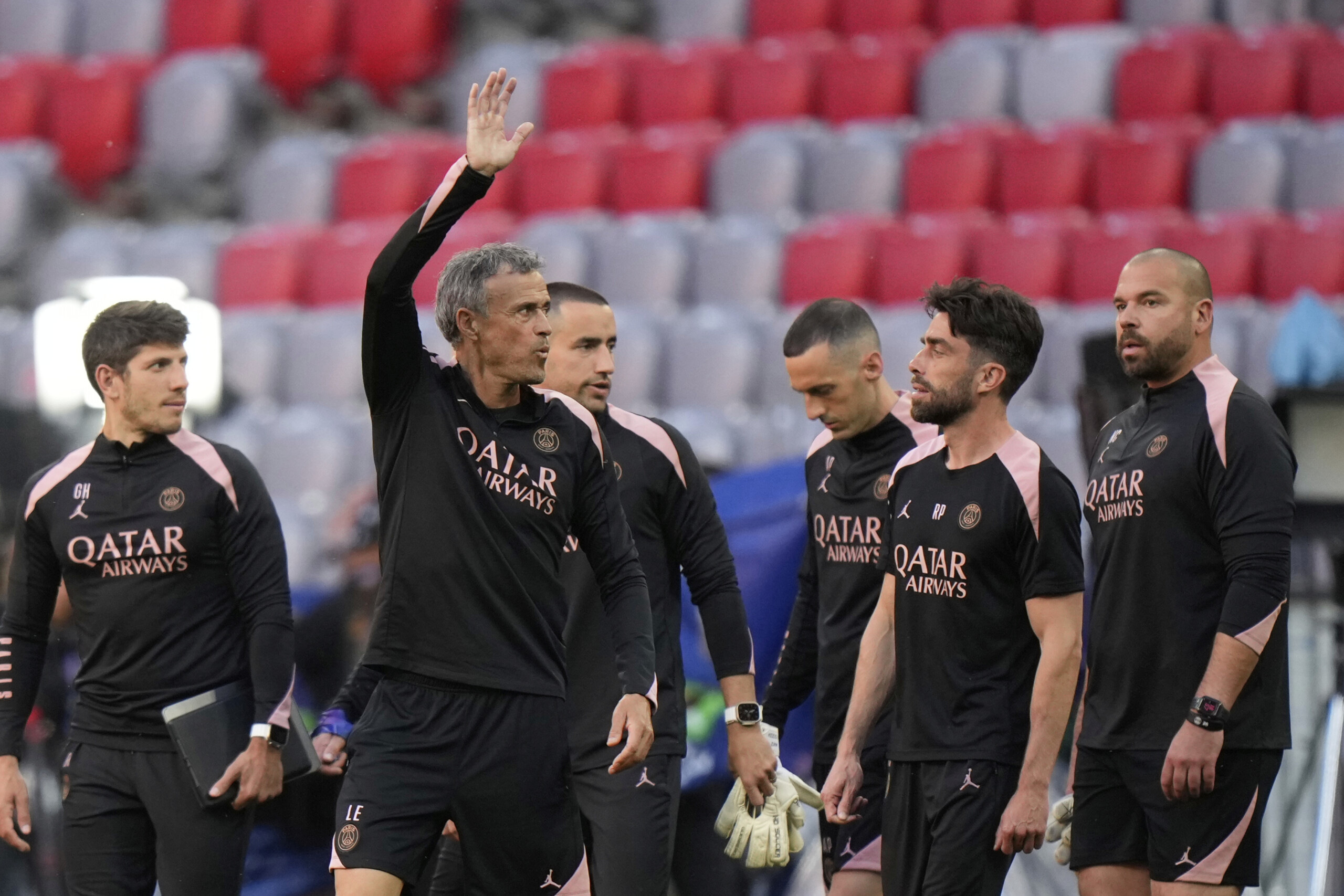 ligue des champions luis enrique ici pour gagner des trophees comme celui ci nous sommes sereins scaled