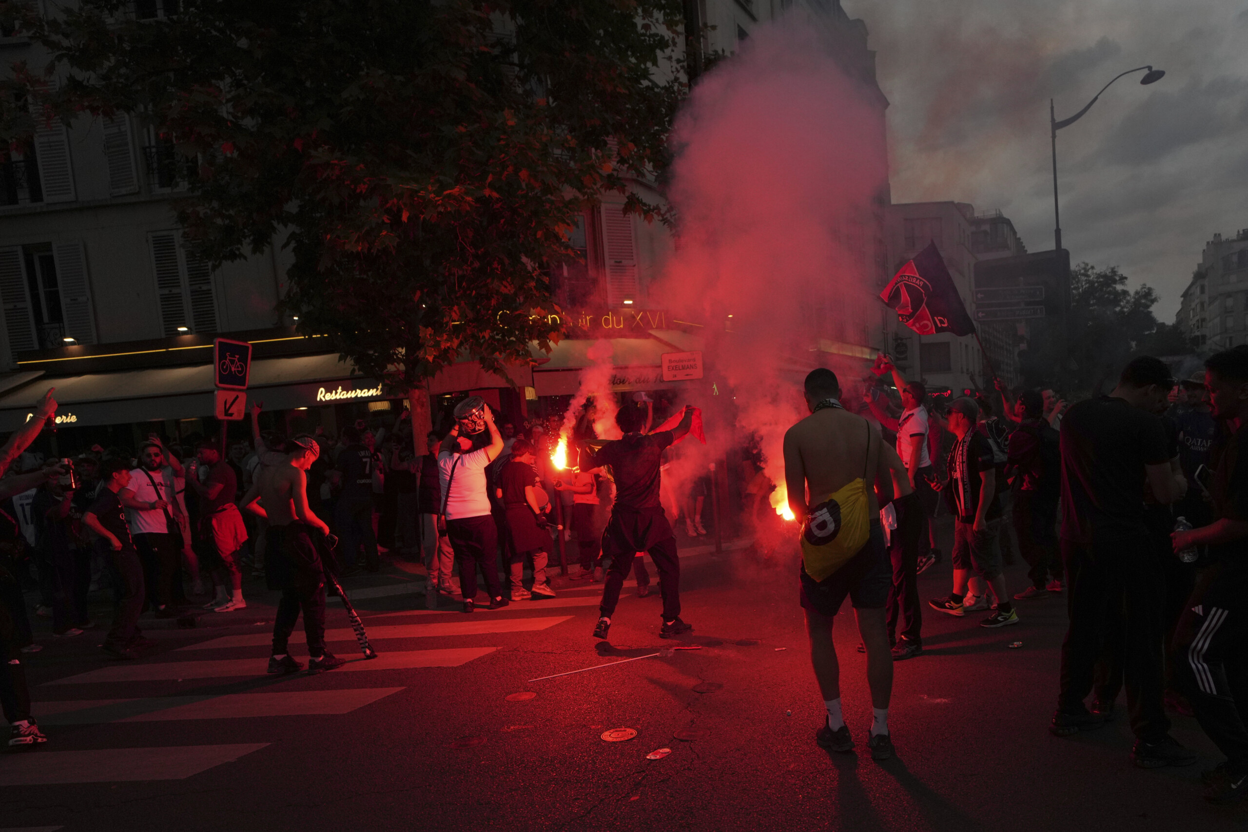 champions deux morts en france lors des celebrations de la victoire du psg scaled