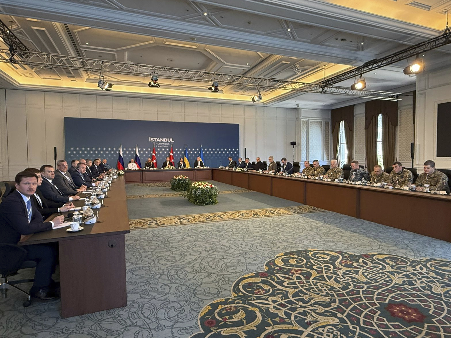 ukraine kiev demande a moscou dune nouvelle serie de negociations avant juin et dune rencontre entre les dirigeants