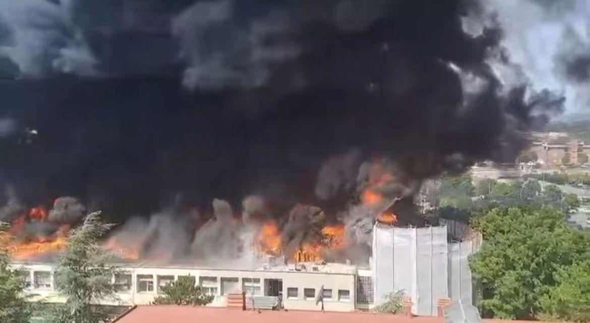 viterbo incendie a la faculte dagronomie de luniversite de la tuscia batiments evacues