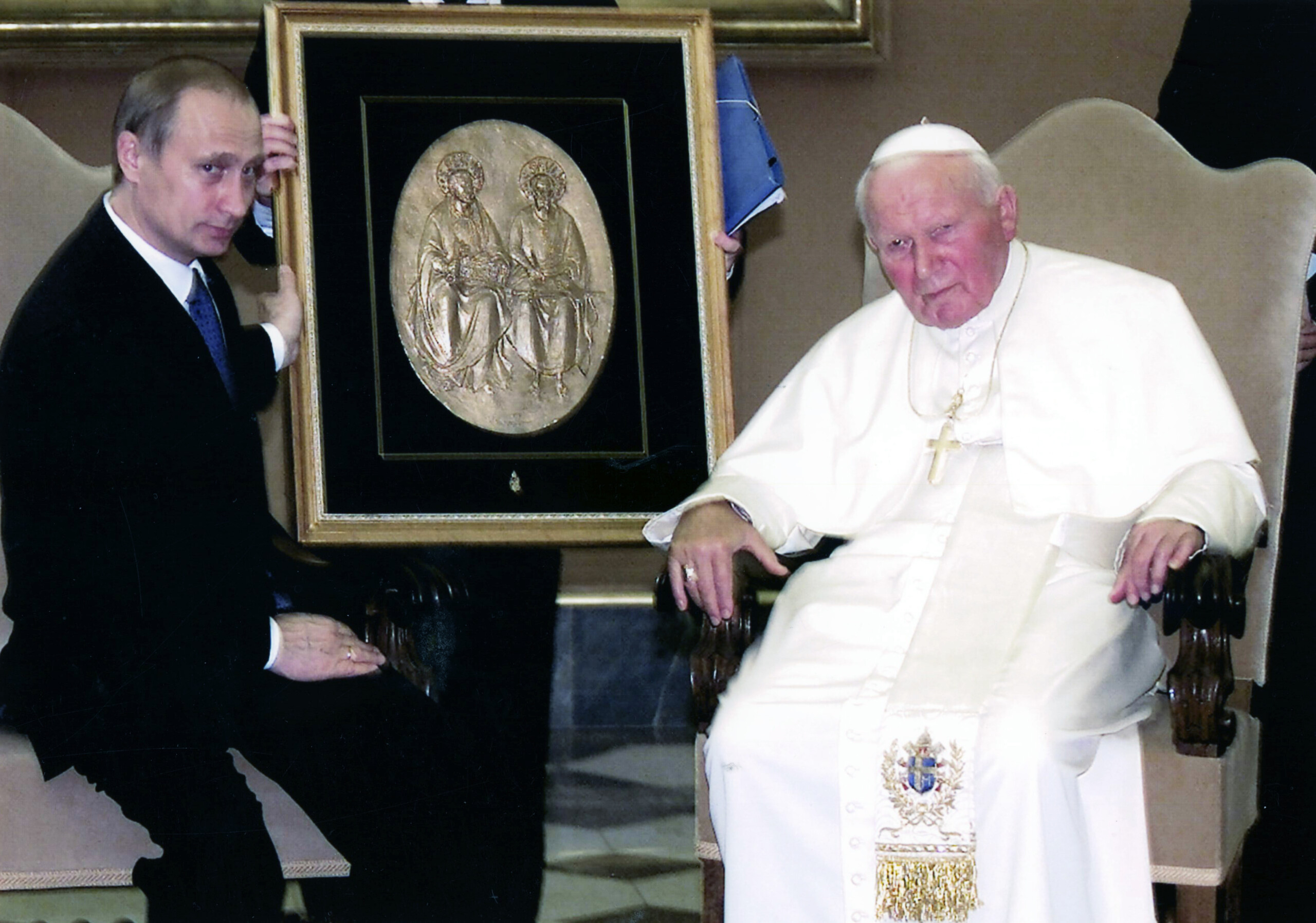 rome un homme se faisant passer pour un medecin ayant soigne jean paul ii et promettant des traitements contre lautisme a ete arrete scaled