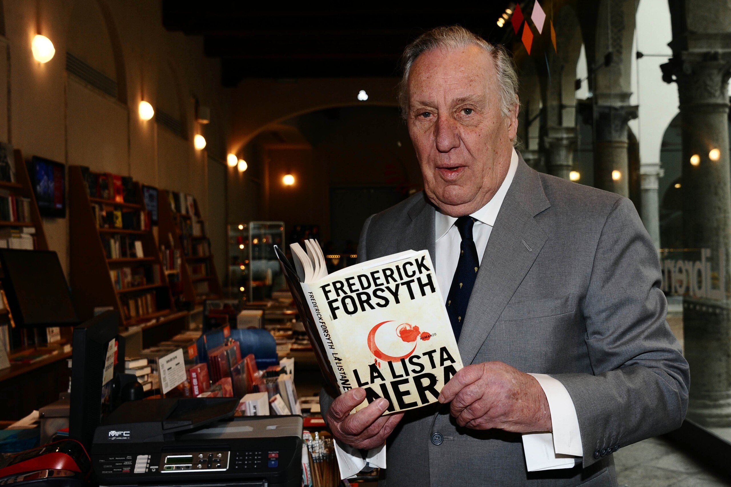 frederick forsyth auteur de le jour du chacal est mort a 86 ans scaled
