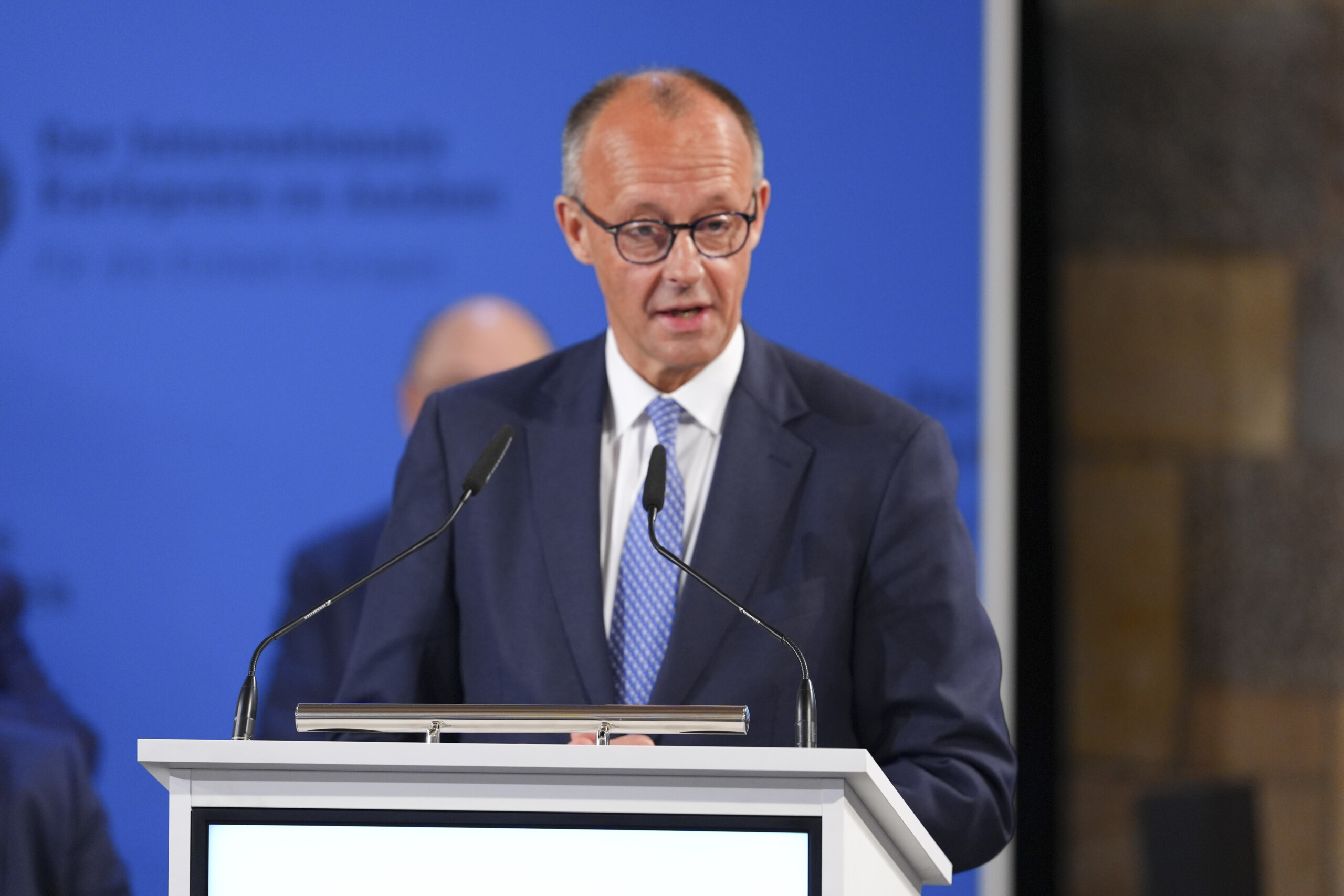 merz les attaques russes contre des civils constituent de graves crimes de guerre scaled