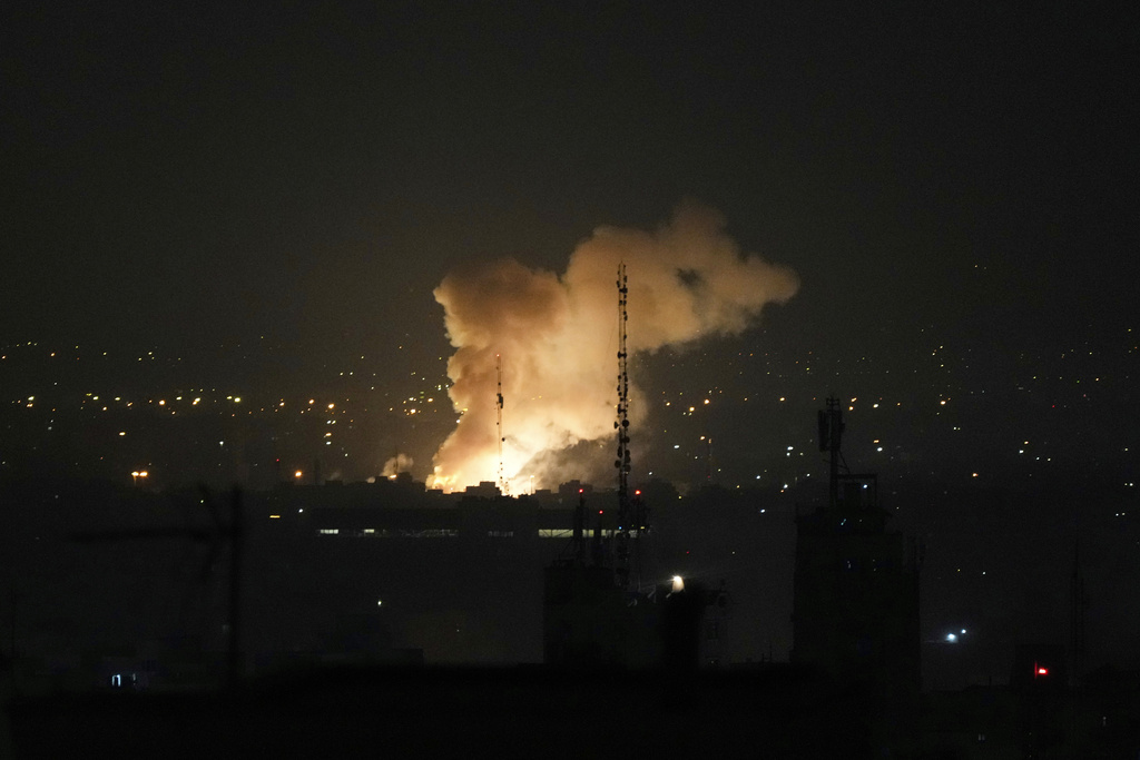 israel attaque liran raid sur des sites nucleaires khamenei ils subiront un chatiment severe