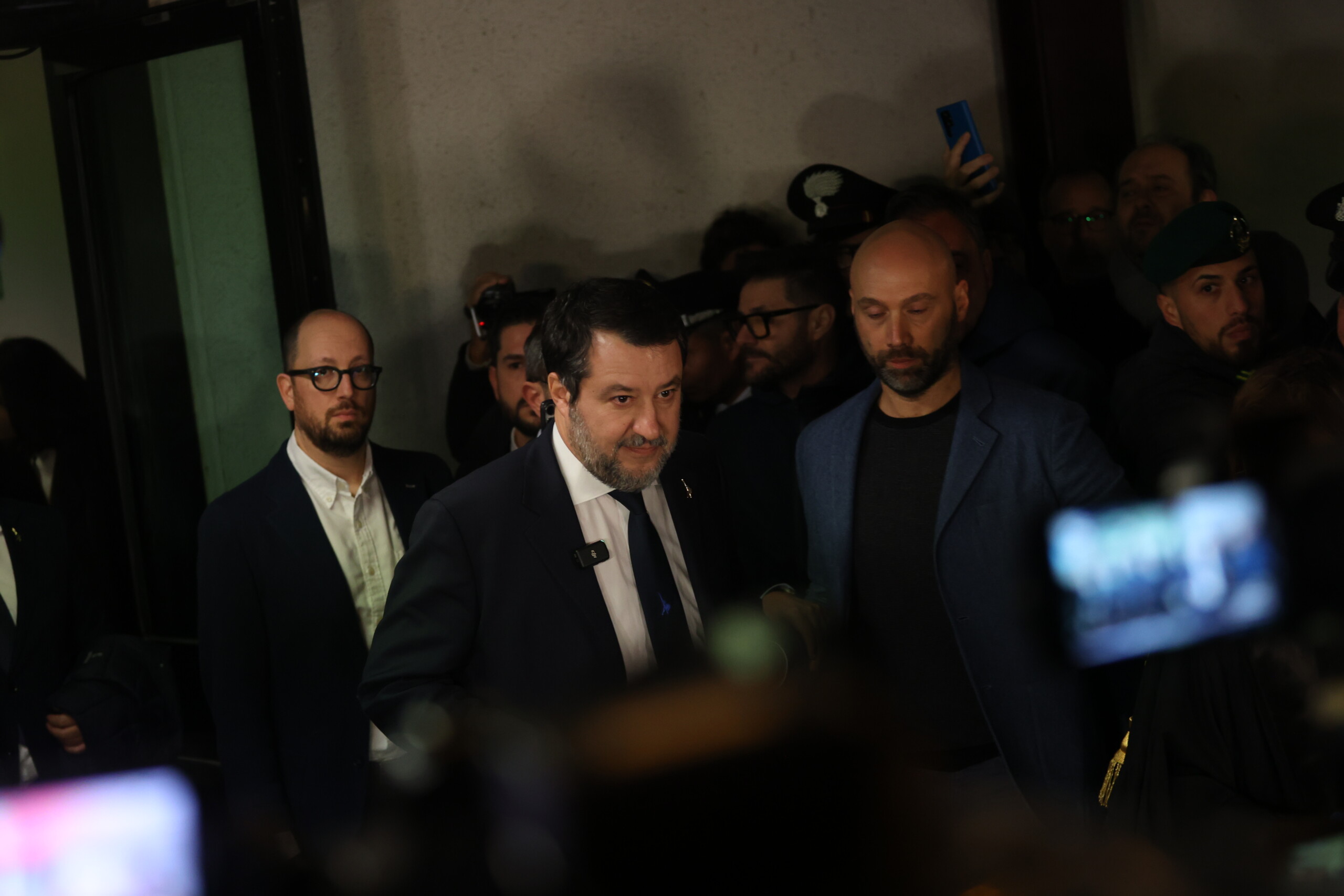 affaire open arms motifs de lacquittement de salvini litalie netait pas tenue daccorder un port sur scaled