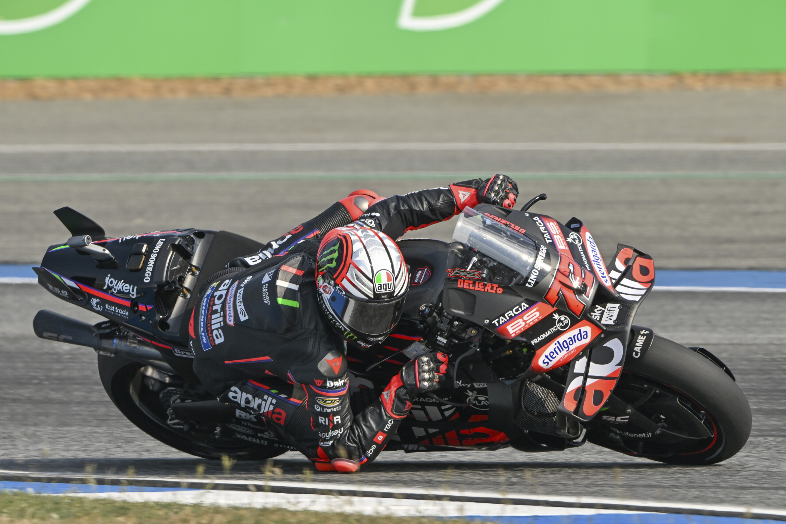 motogp grand prix ditalie bezzecchi et acosta en tete lors des premiers essais libres bagnaia 8e scaled