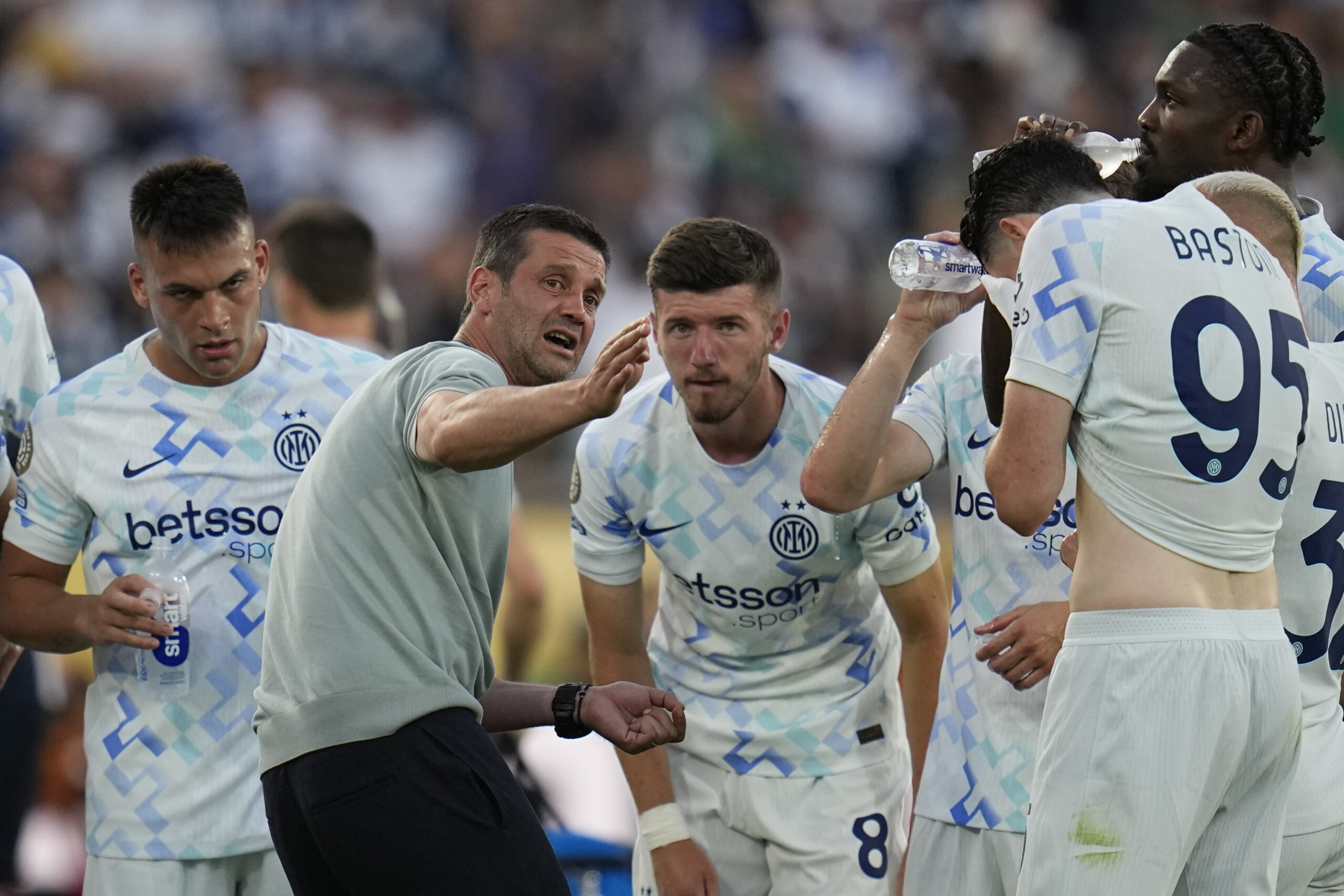 chivu nous sortons de neuf mois de combat ce sera difficile contre urawa scaled