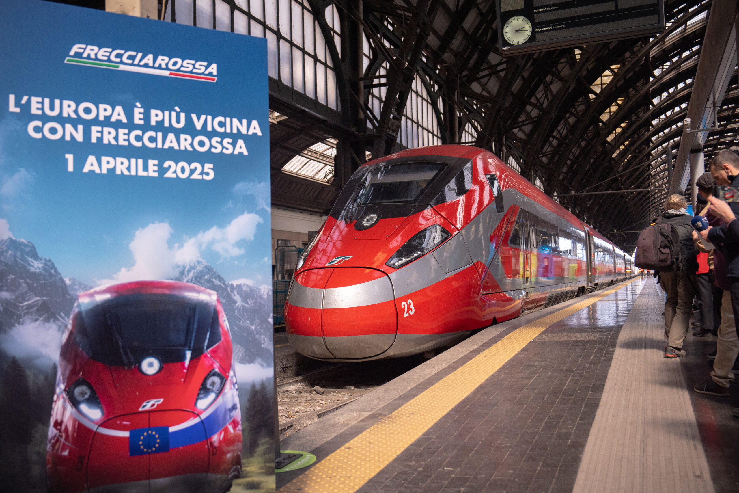fs frecciarossa train officiel de la semaine de la mode de milan 2025 scaled